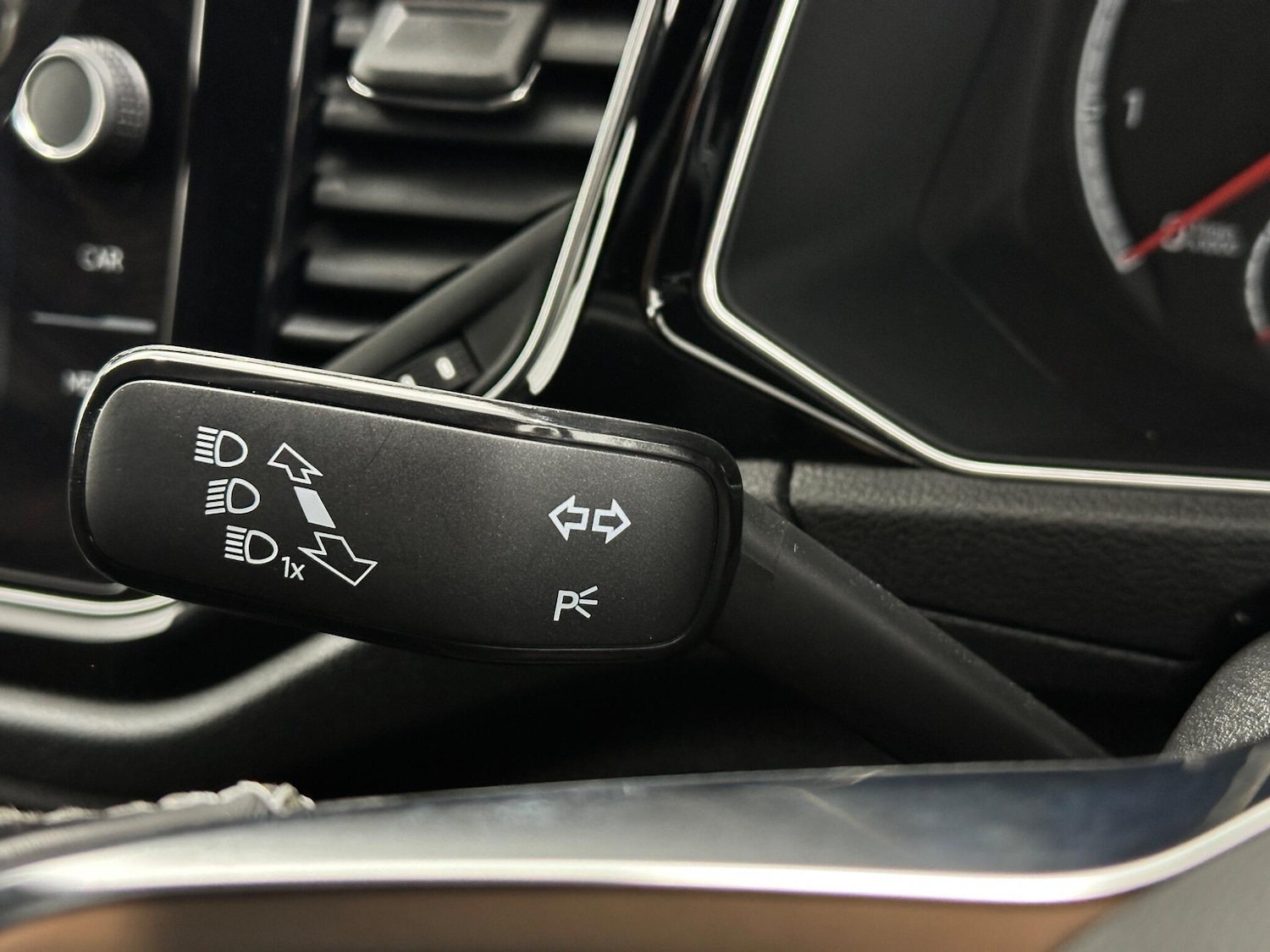 Used Volkswagen T-Roc for sale - 77612531: Photo 13