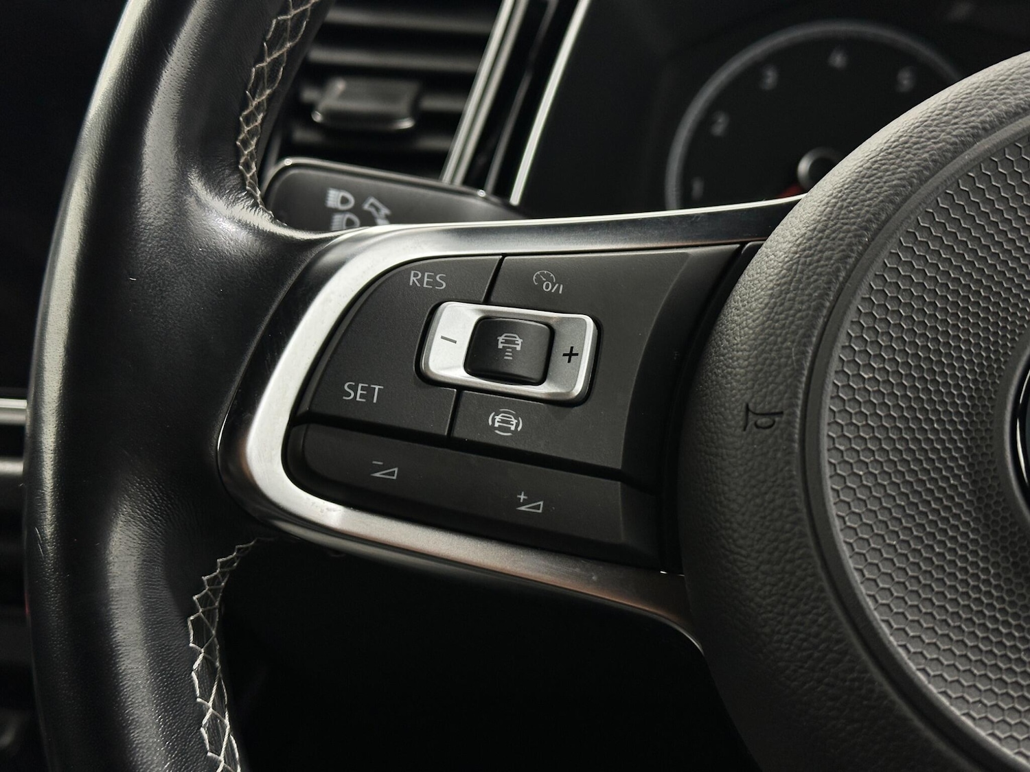 Used Volkswagen T-Roc for sale - 77612531: Photo 14