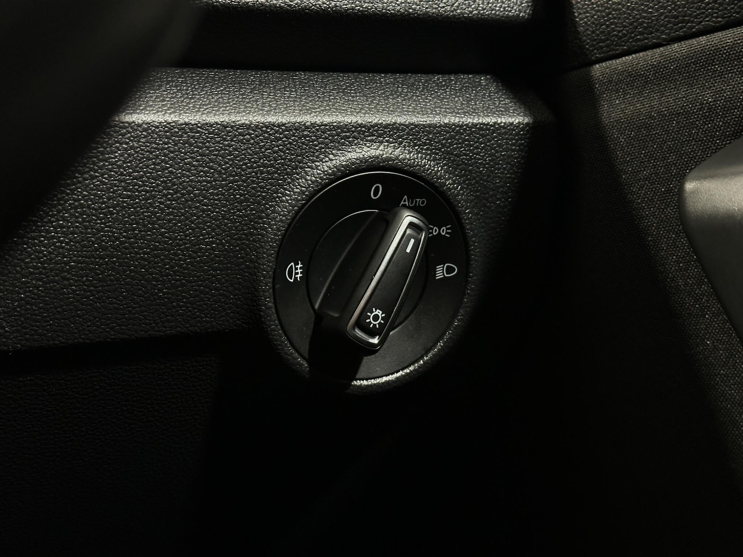 Used Volkswagen T-Roc for sale - 77612531: Photo 17