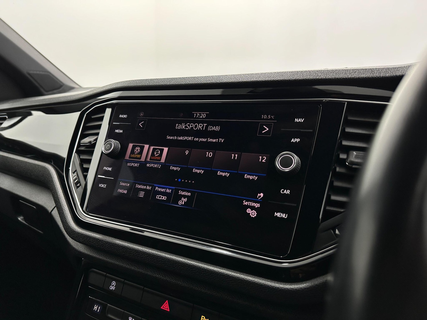 Used Volkswagen T-Roc for sale - 77612531: Photo 25