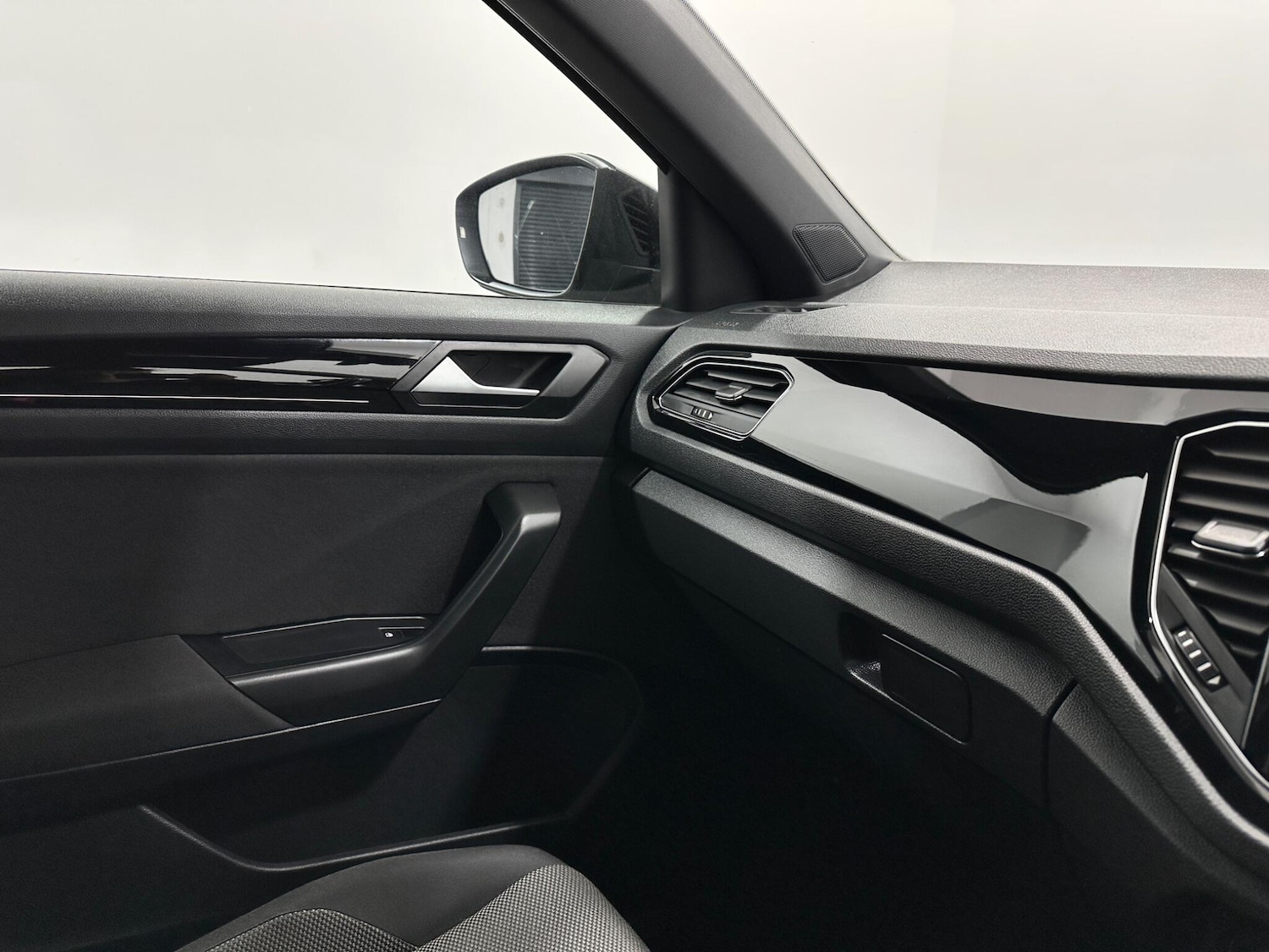 Used Volkswagen T-Roc for sale - 77612531: Photo 26