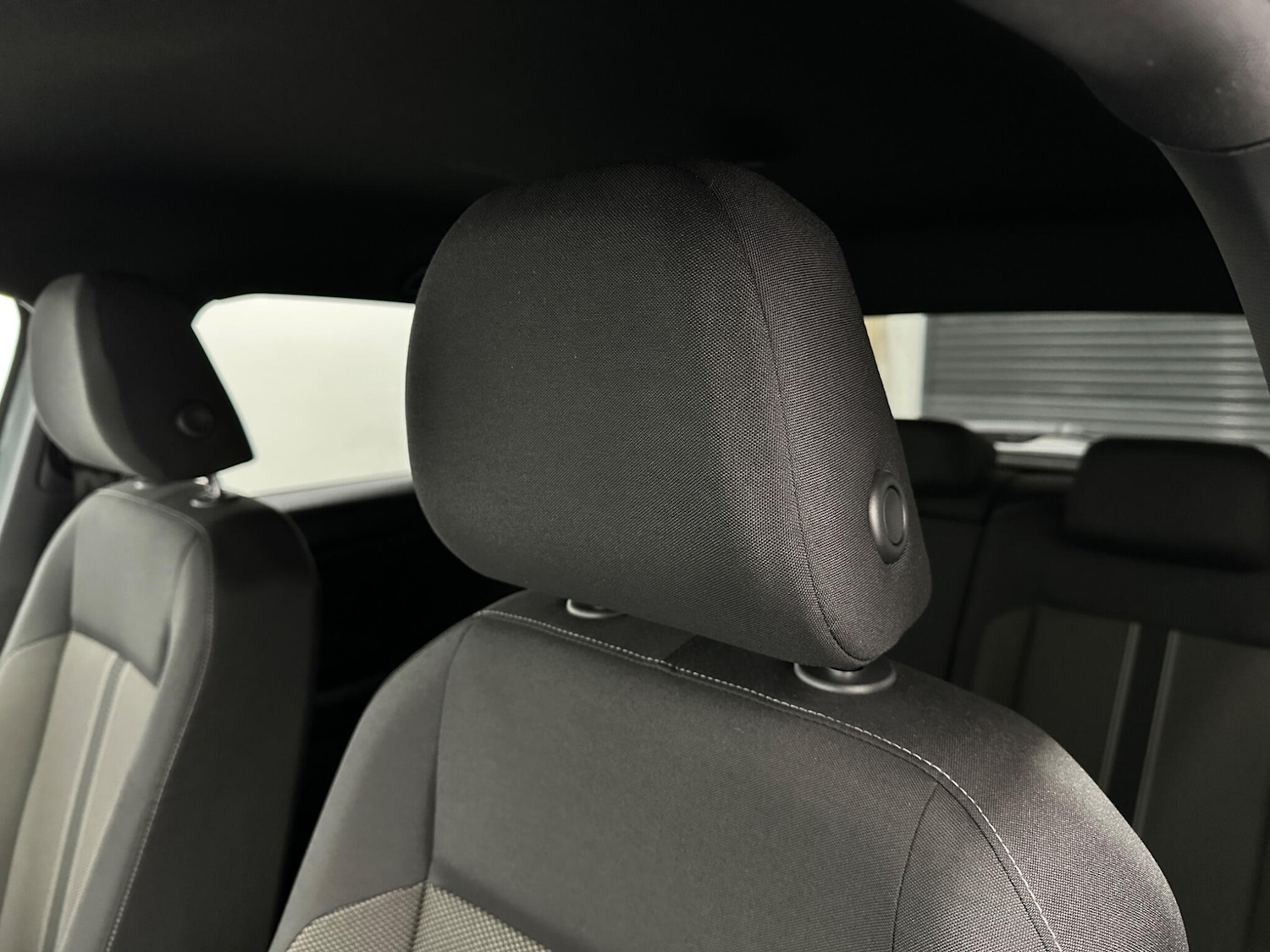 Used Volkswagen T-Roc for sale - 77612531: Photo 36