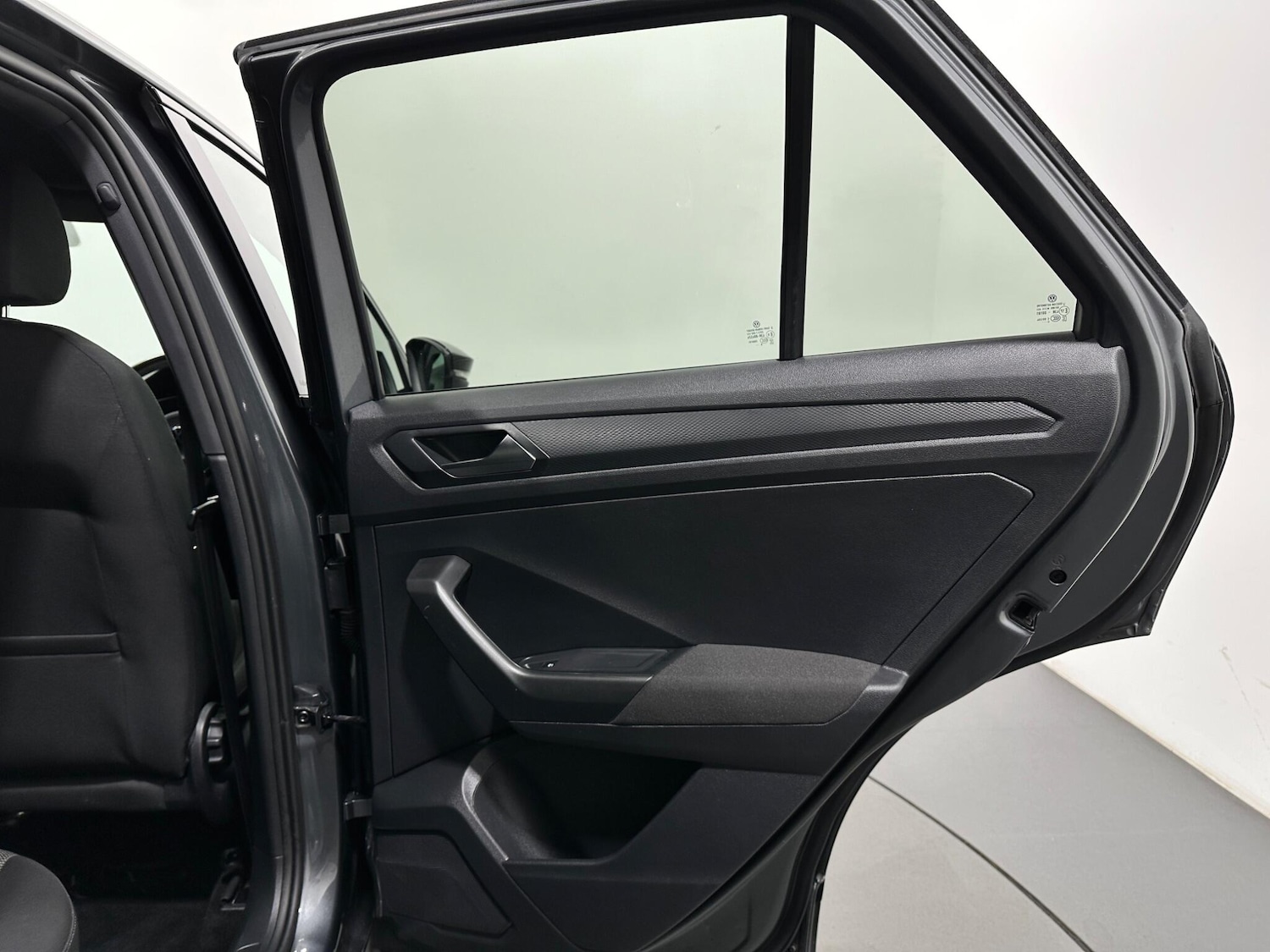 Used Volkswagen T-Roc for sale - 77612531: Photo 43