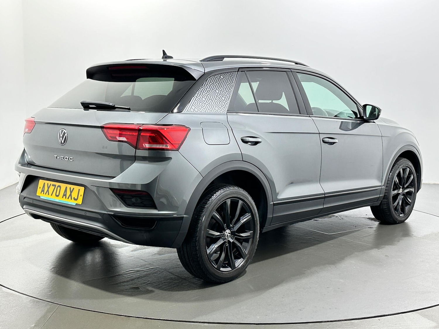 Used Volkswagen T-Roc for sale - 77612531: Photo 8
