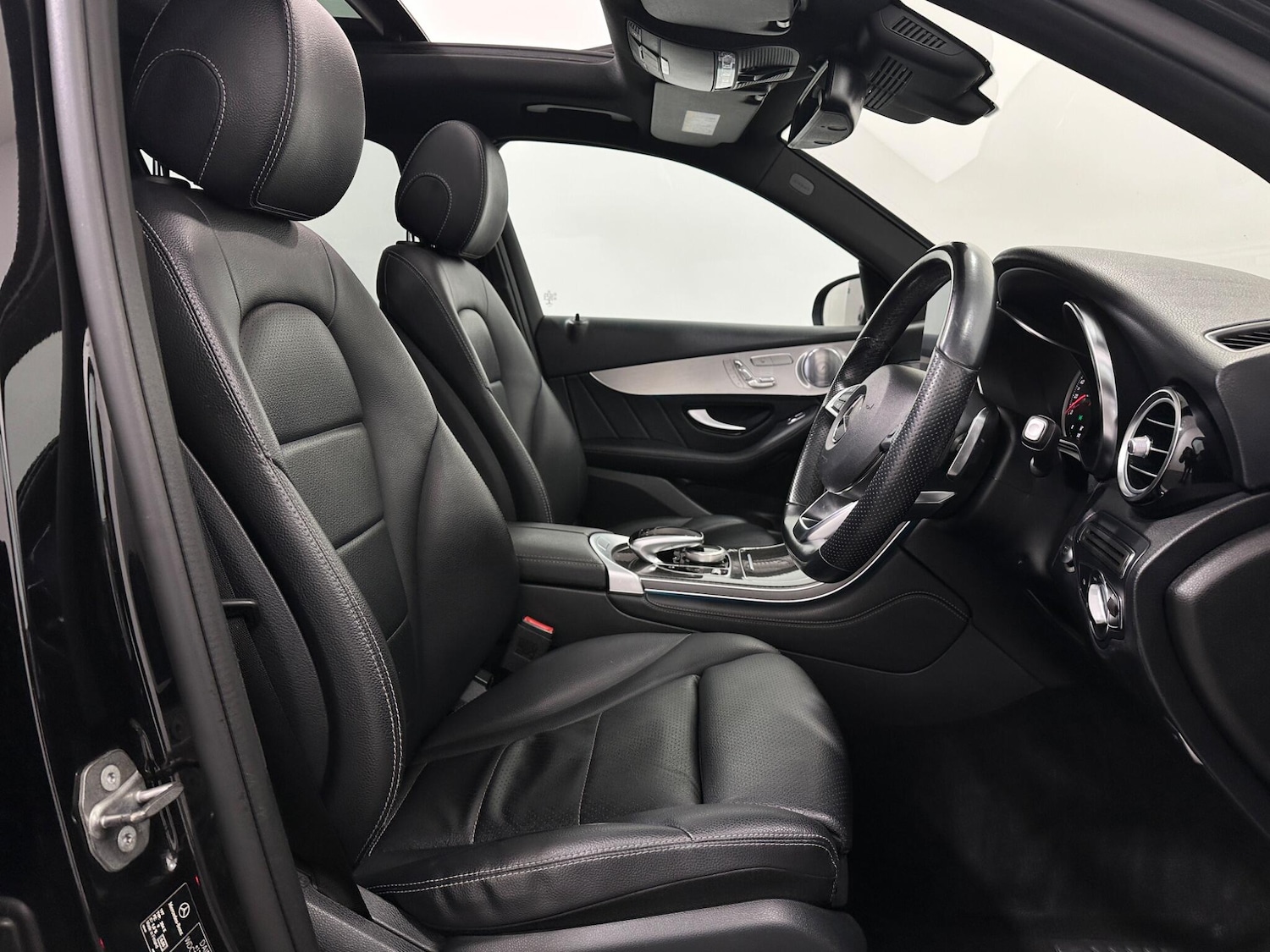 Used Mercedes-Benz GLC 2018 for sale - 77738364: Photo 32