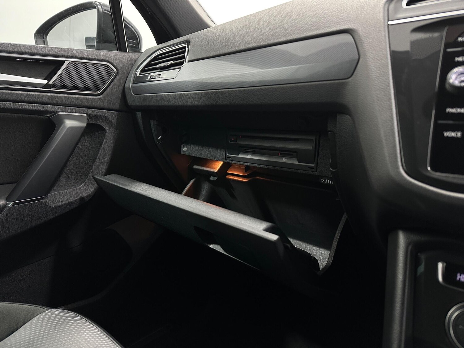 Used Volkswagen Tiguan 2018 for sale - 77823946: Photo 30