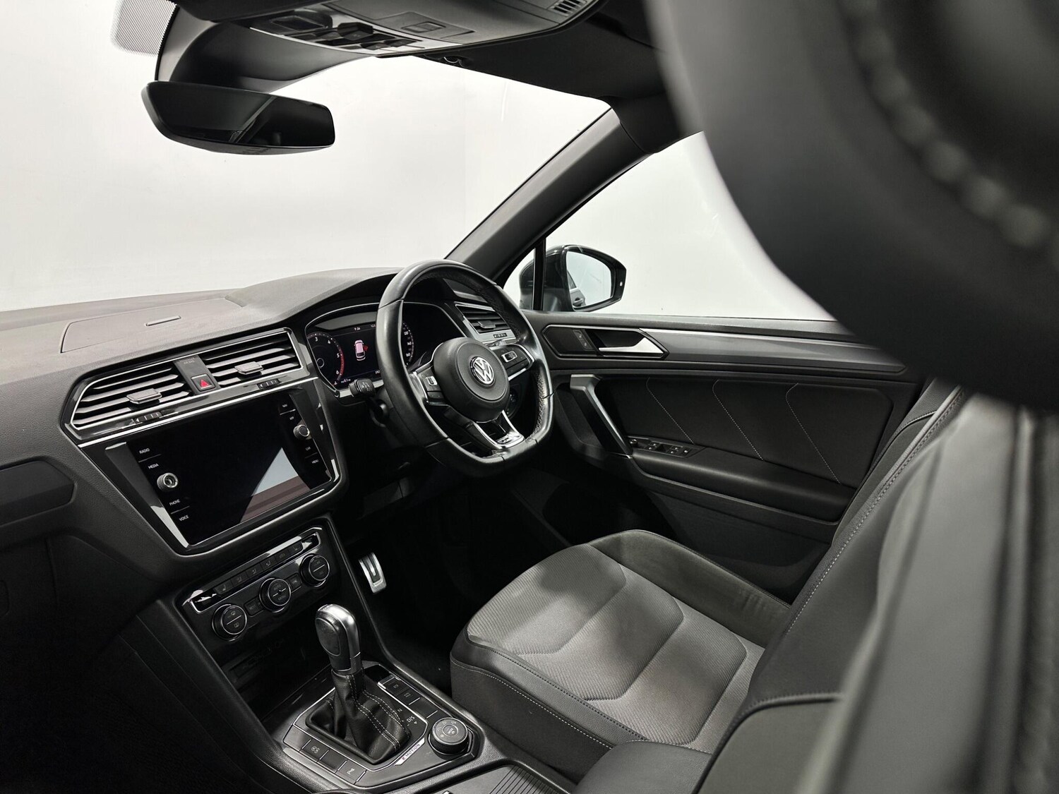 Used Volkswagen Tiguan 2018 for sale - 77823946: Photo 32