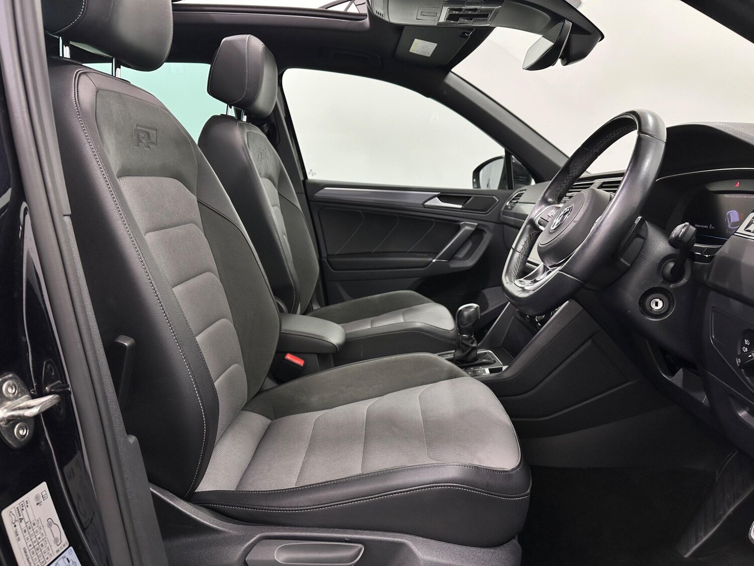 Used Volkswagen Tiguan 2018 for sale - 77823946: Photo 33