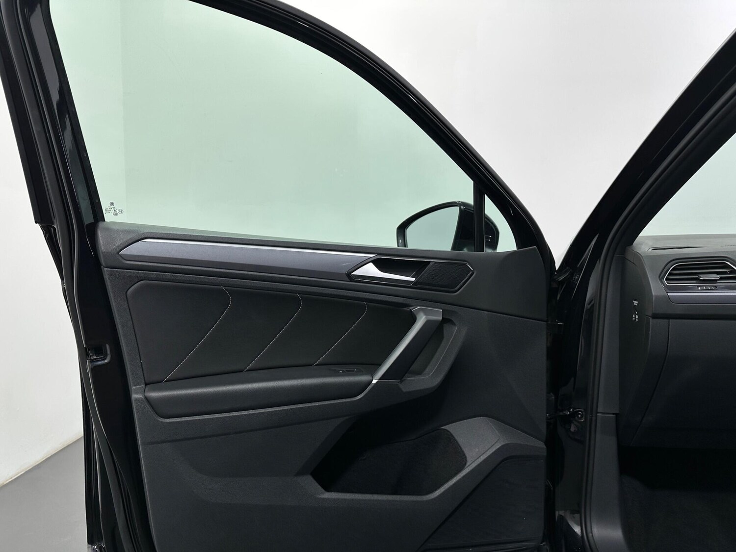 Used Volkswagen Tiguan 2018 for sale - 77823946: Photo 40