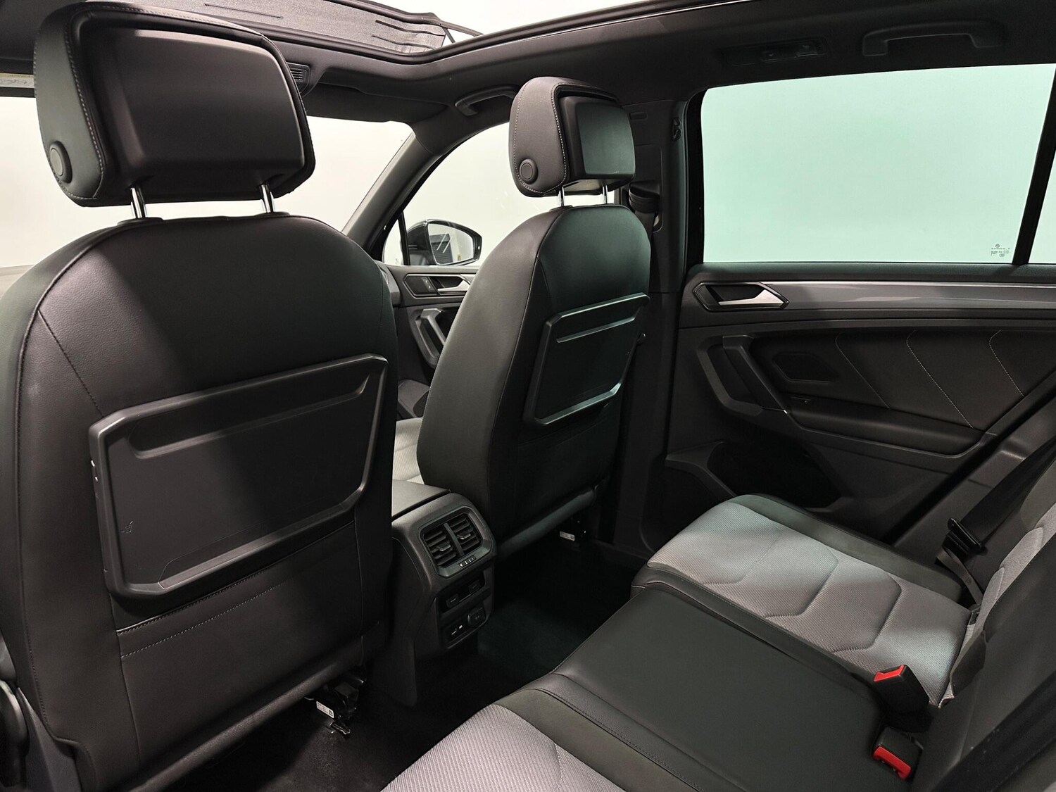 Used Volkswagen Tiguan 2018 for sale - 77823946: Photo 41