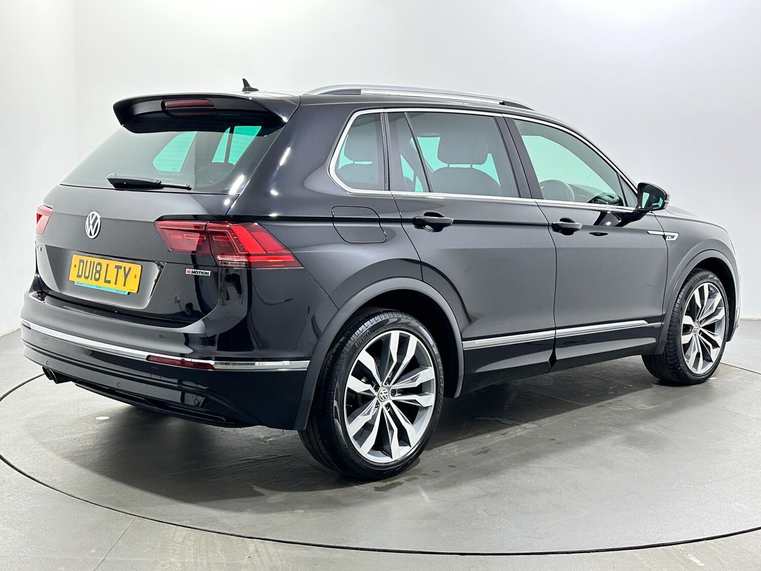 Used Volkswagen Tiguan 2018 for sale - 77823946: Photo 8
