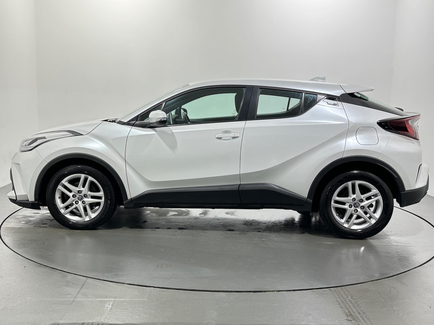 Used Toyota C-HR 2022 for sale - 76878450: Photo 5