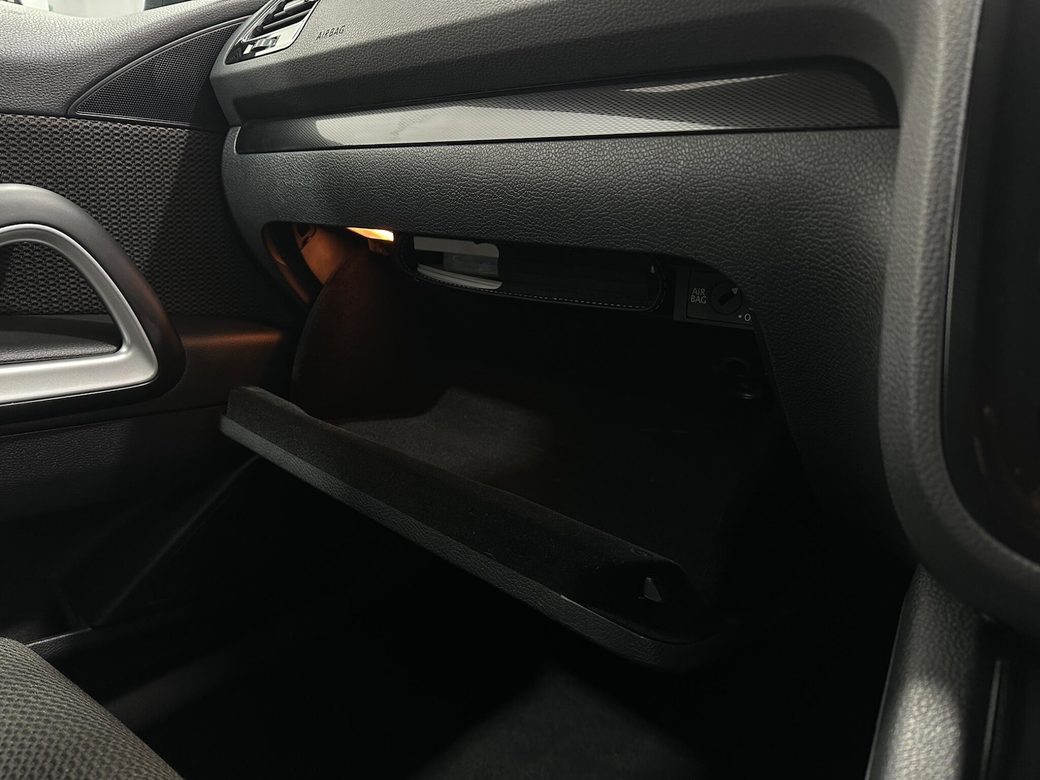 Used Volkswagen Scirocco 2018 for sale - 76878518: Photo 27