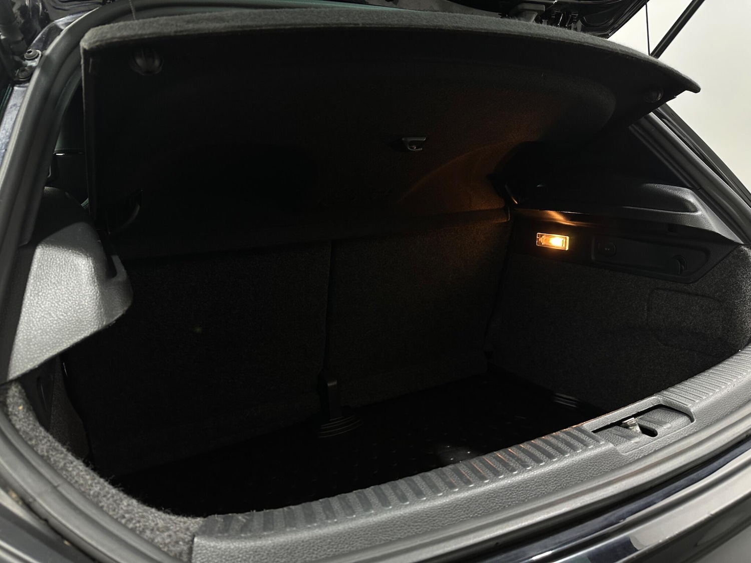 Used Volkswagen Scirocco 2018 for sale - 76878518: Photo 42