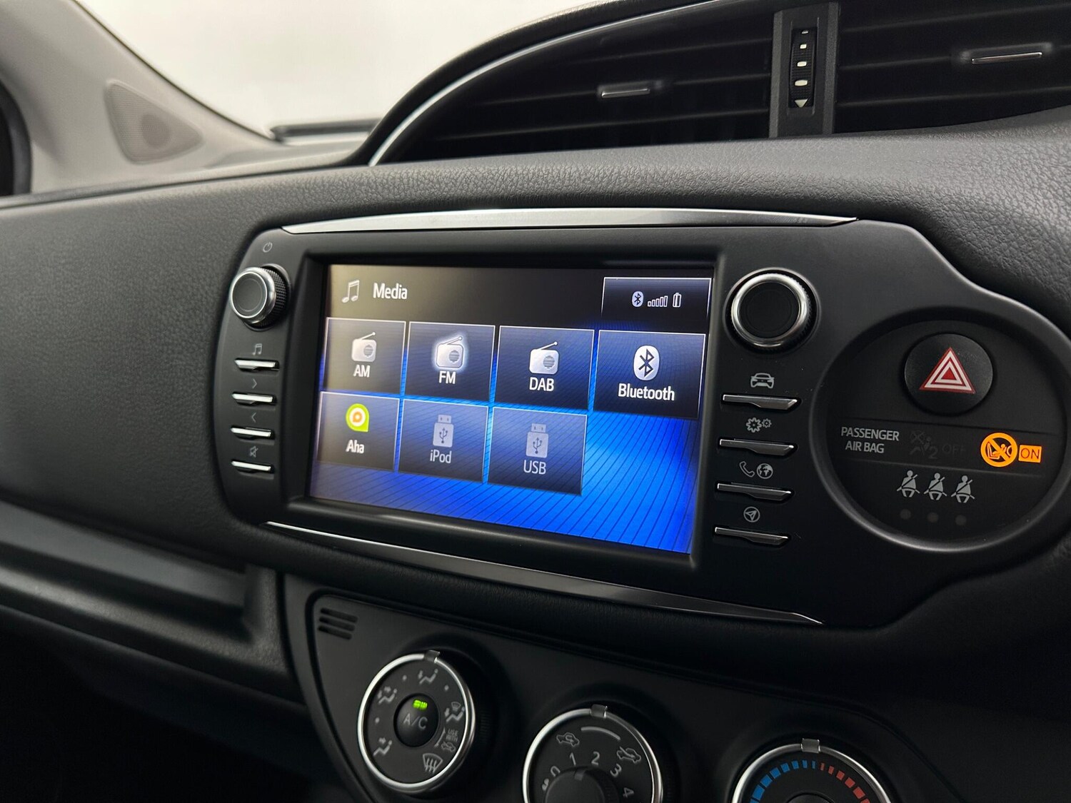 Used Toyota Yaris 2020 for sale - 77469041: Photo 24