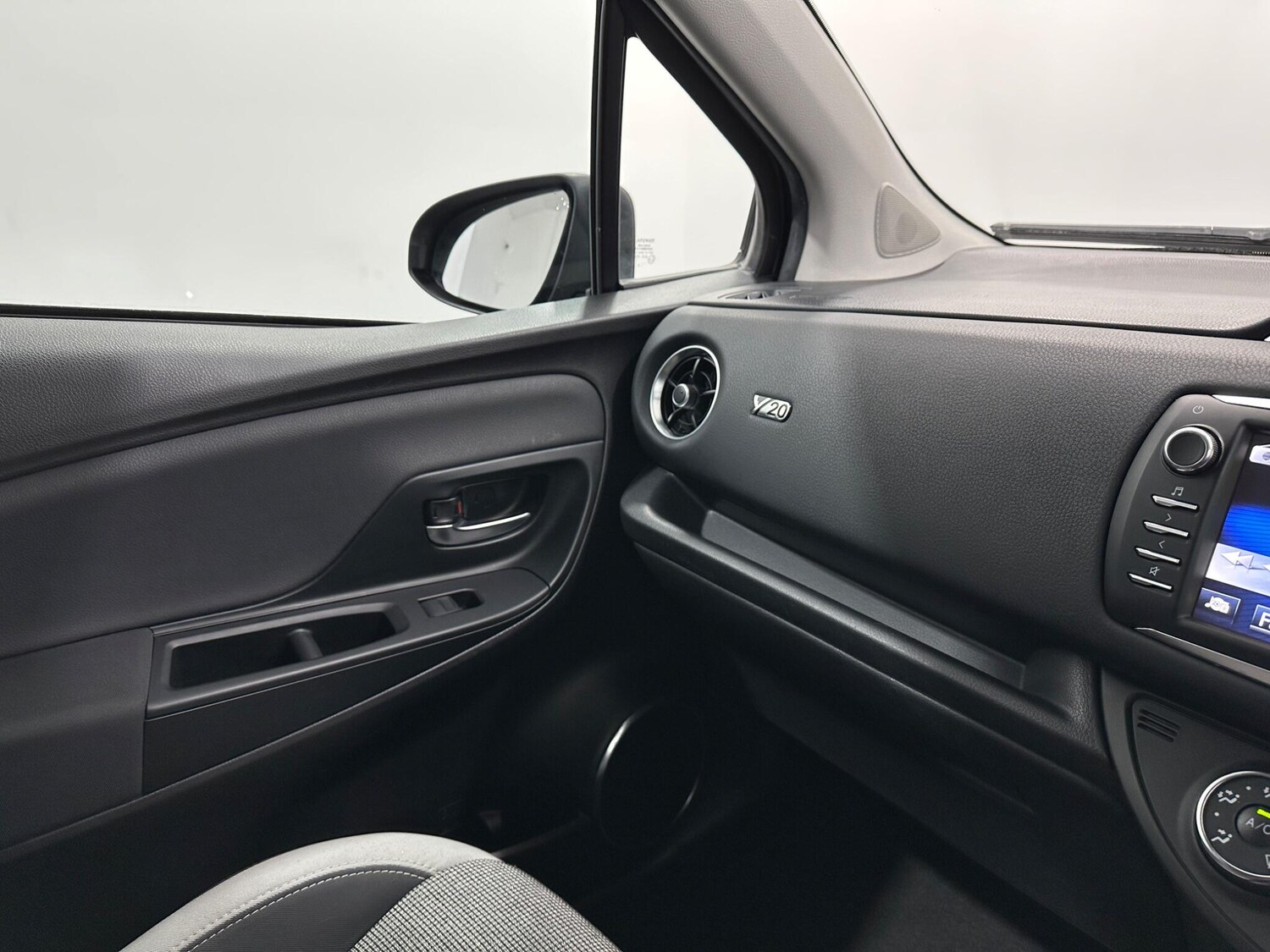 Used Toyota Yaris 2020 for sale - 77469041: Photo 26