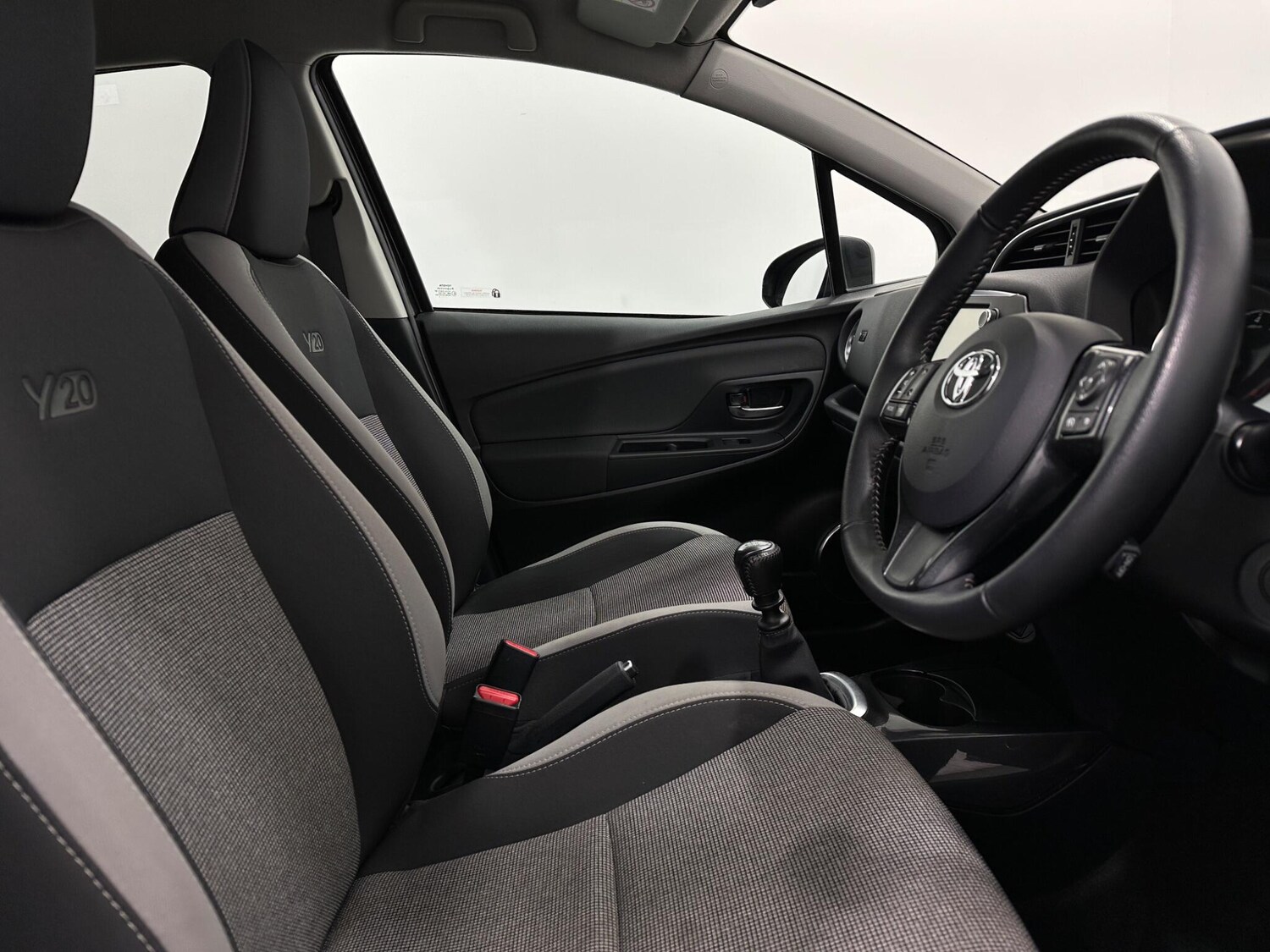 Used Toyota Yaris 2020 for sale - 77469041: Photo 31