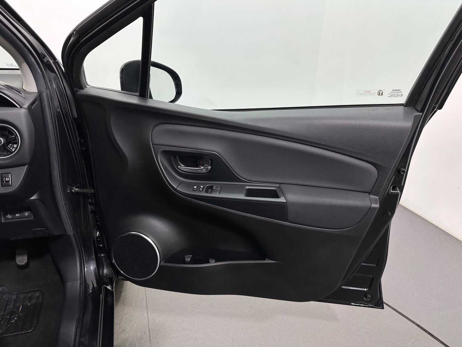 Used Toyota Yaris 2020 for sale - 77469041: Photo 33