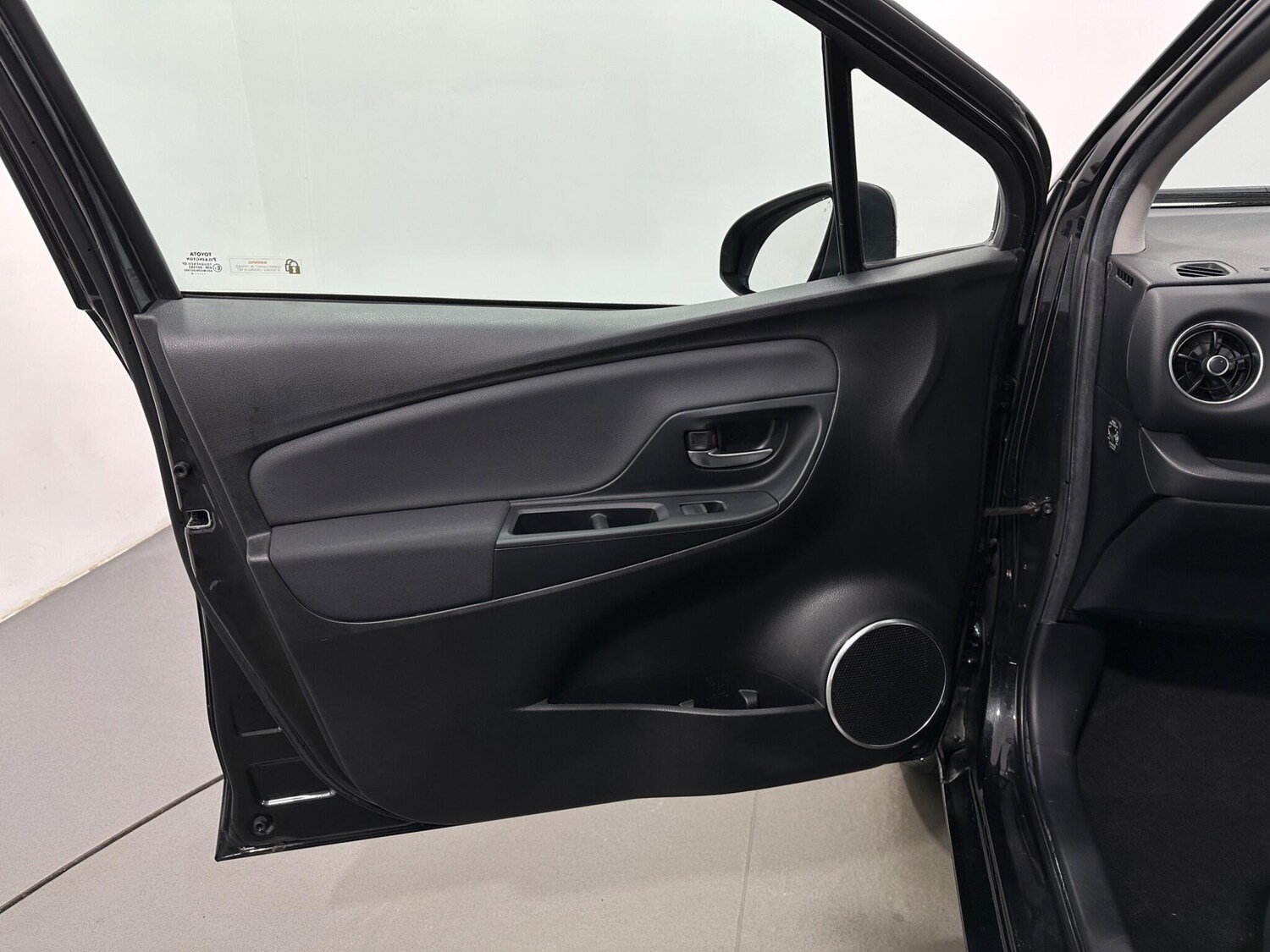 Used Toyota Yaris 2020 for sale - 77469041: Photo 36