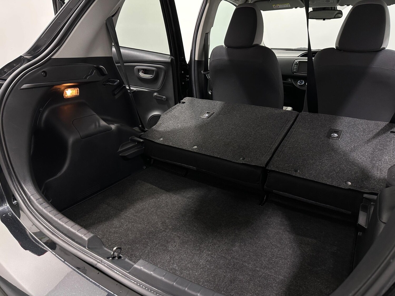 Used Toyota Yaris 2020 for sale - 77469041: Photo 44