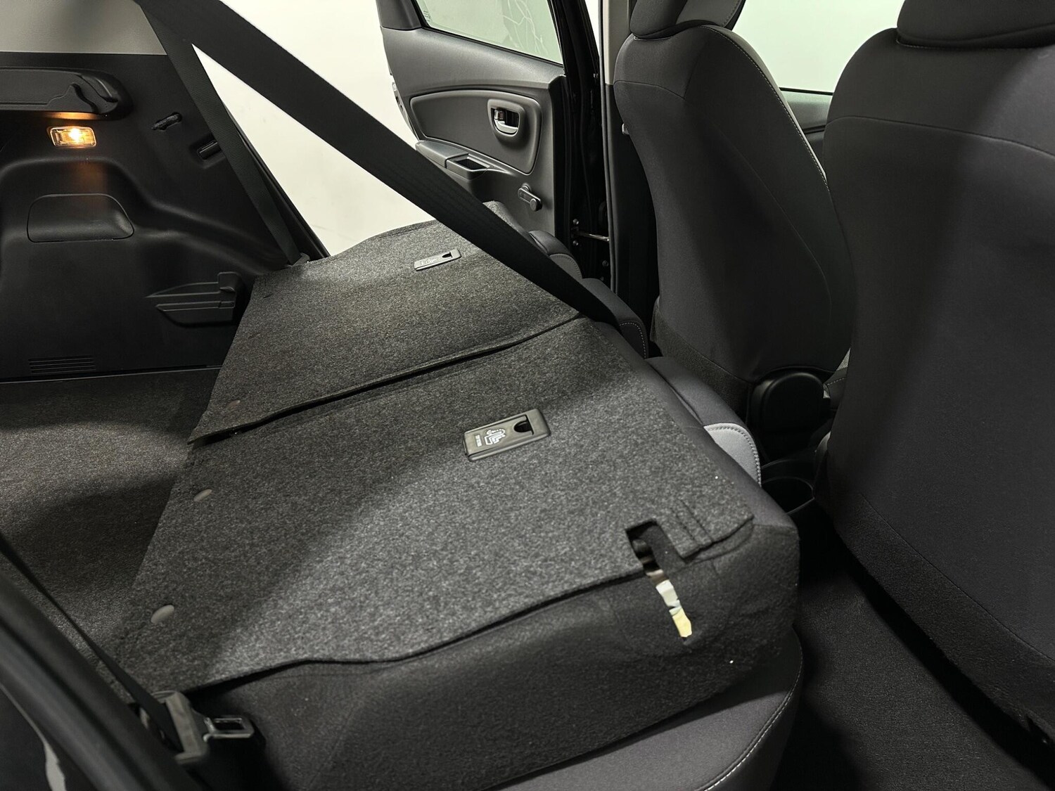 Used Toyota Yaris 2020 for sale - 77469041: Photo 45