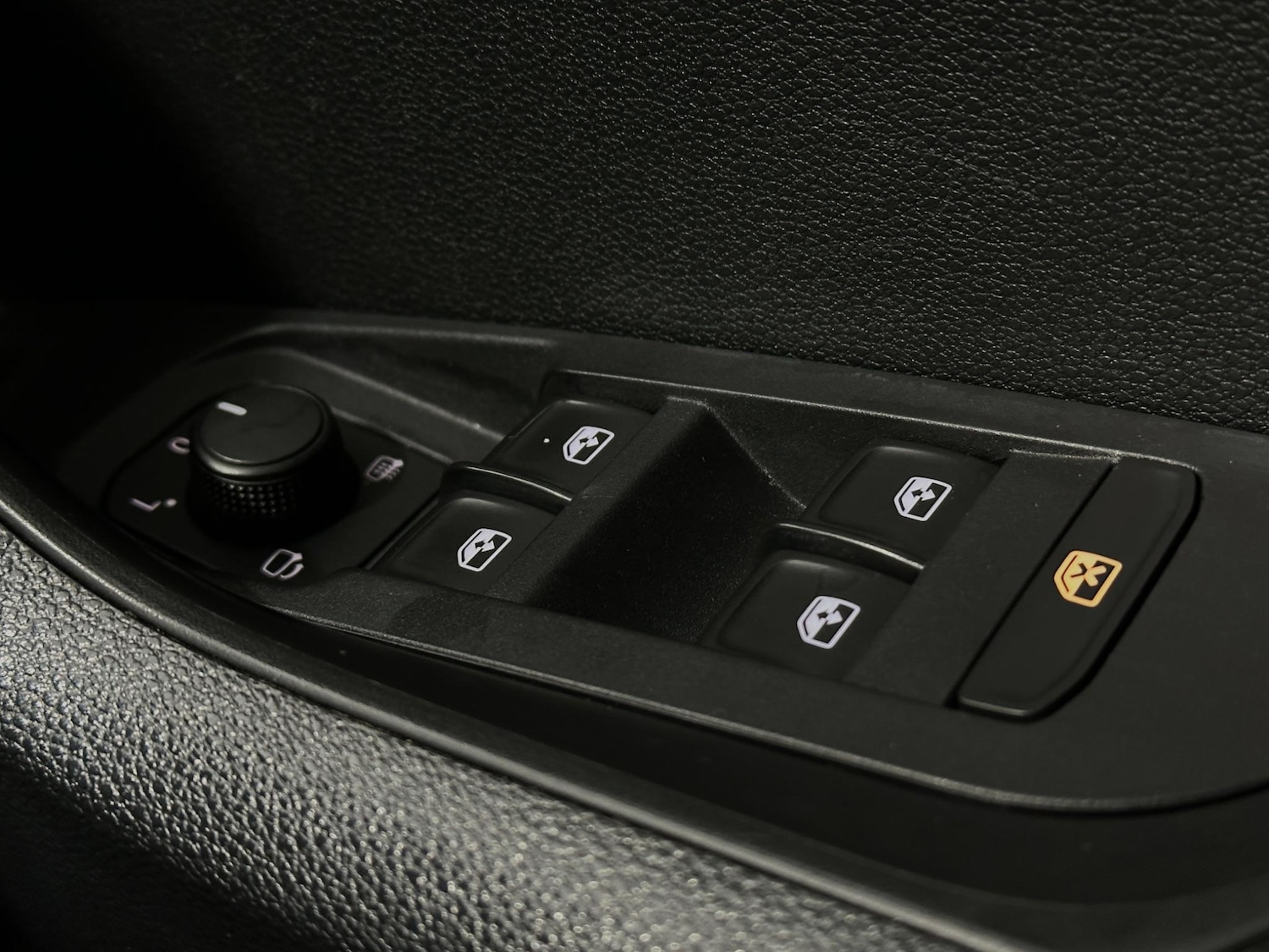 Used Skoda Karoq 2021 for sale - 76878836: Photo 17