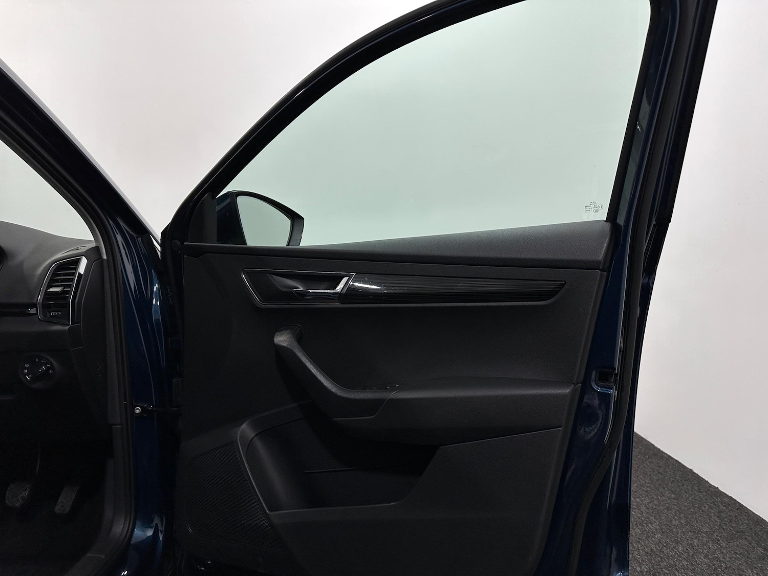 Used Skoda Karoq 2021 for sale - 76878836: Photo 33