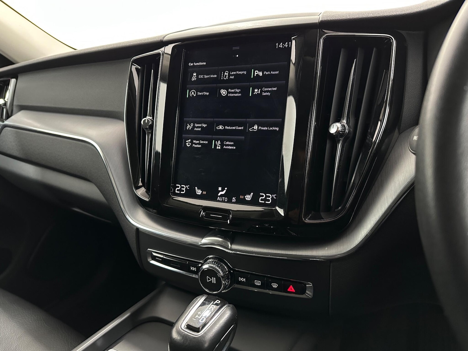 Used Volvo XC60 2018 for sale - 77304975: Photo 25