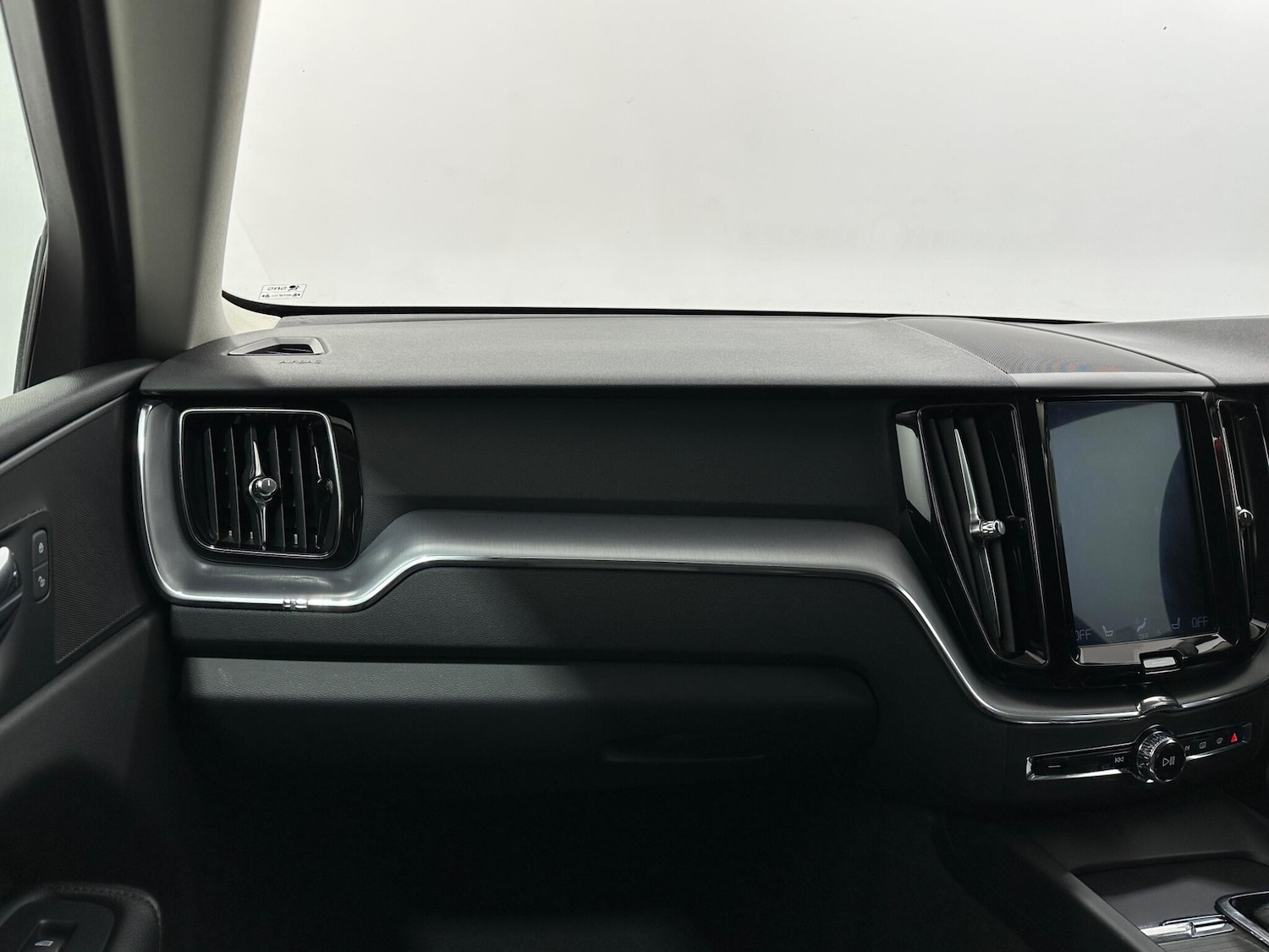 Used Volvo XC60 2018 for sale - 77304975: Photo 29