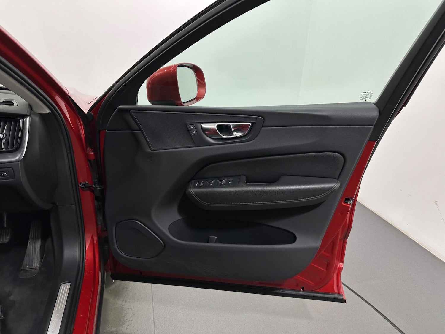 Used Volvo XC60 2018 for sale - 77304975: Photo 34