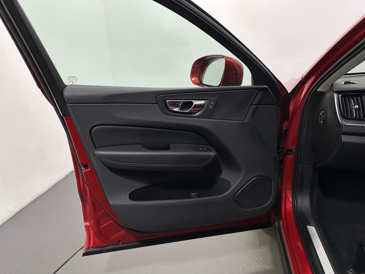 Used Volvo XC60 2018 for sale - 77304975: Photo 37