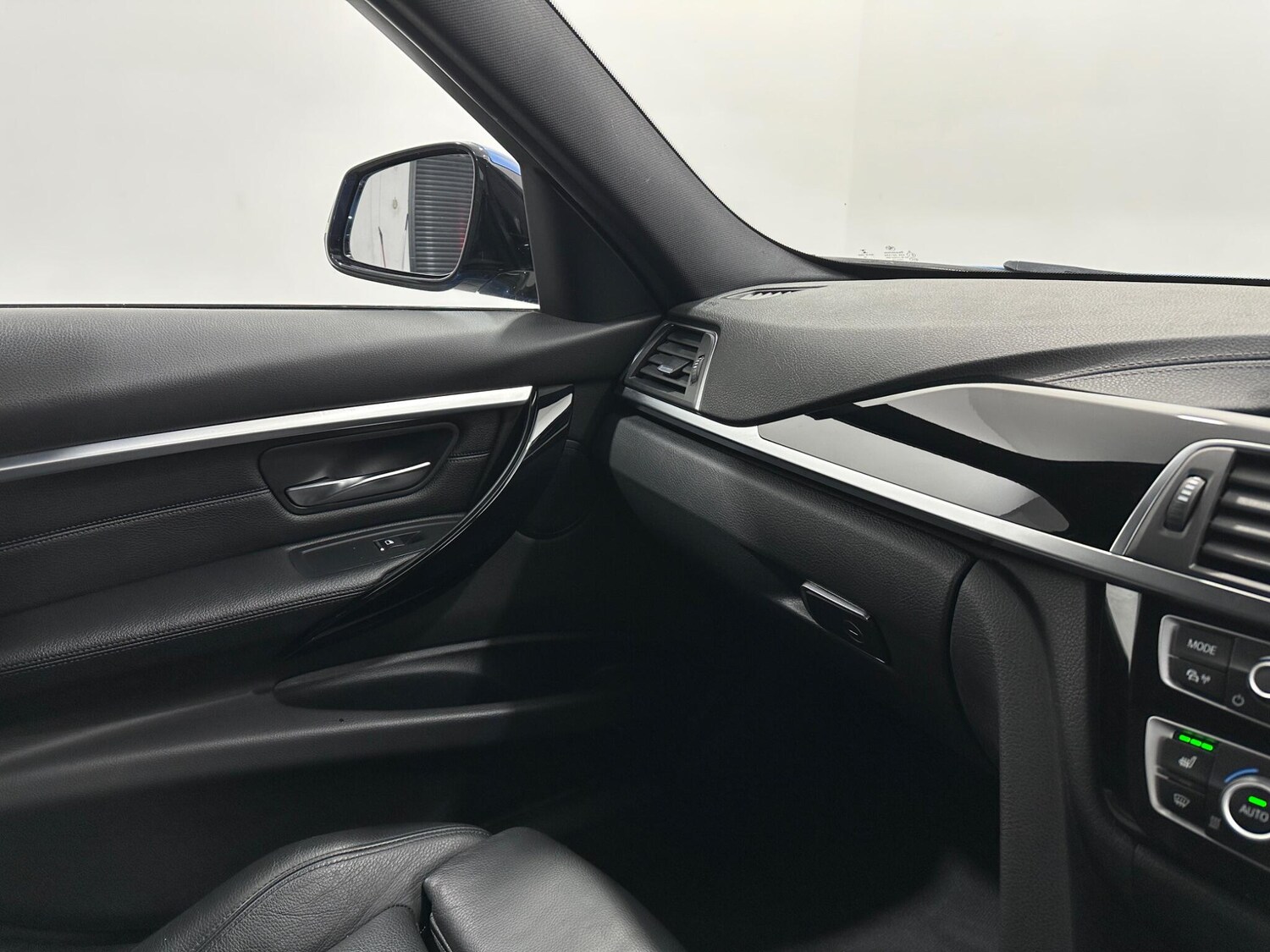 Used BMW 3 Series 2018 for sale - 76927035: Photo 25