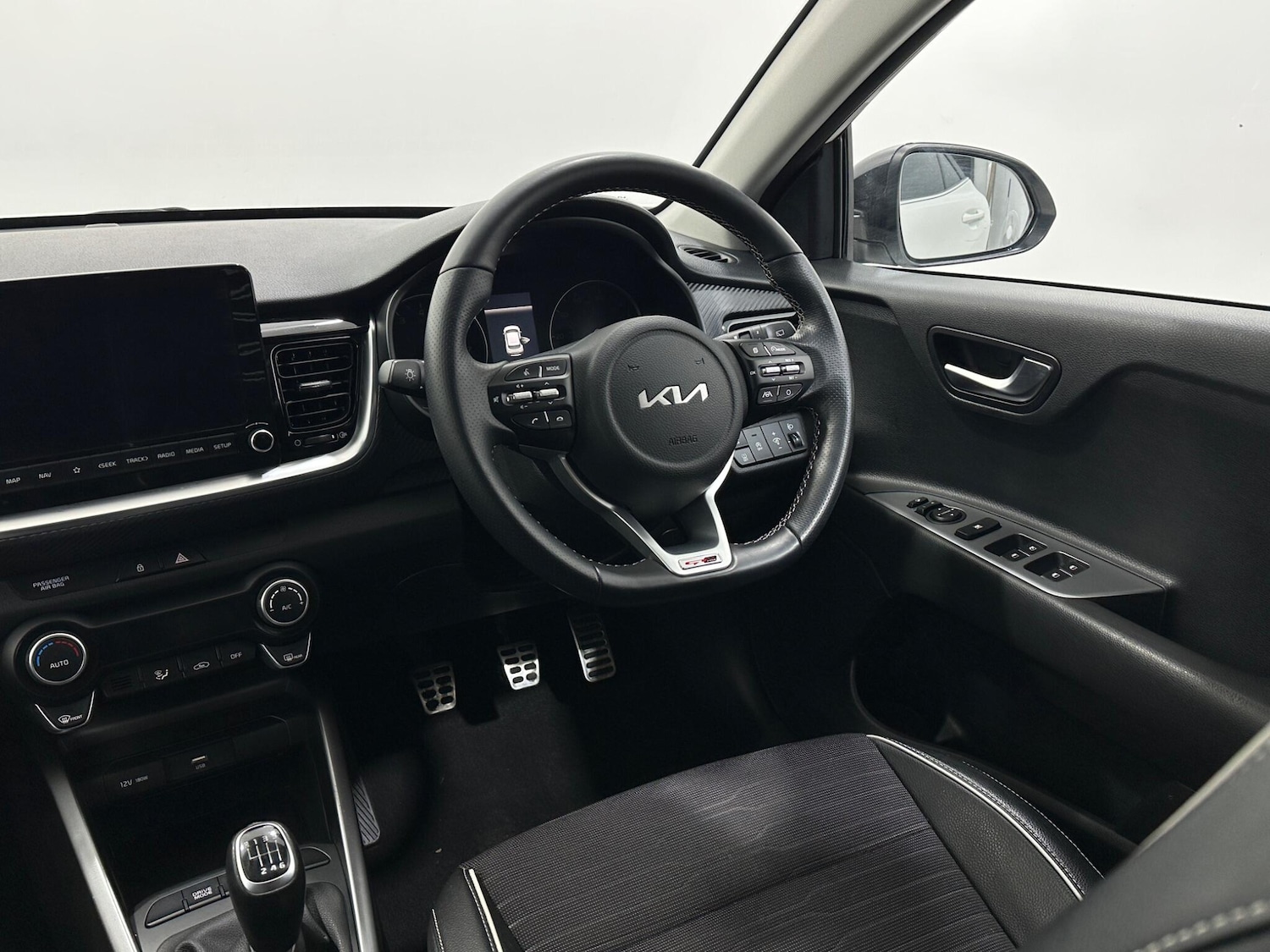 Used Kia Stonic 2022 for sale - 77144019: Photo 11