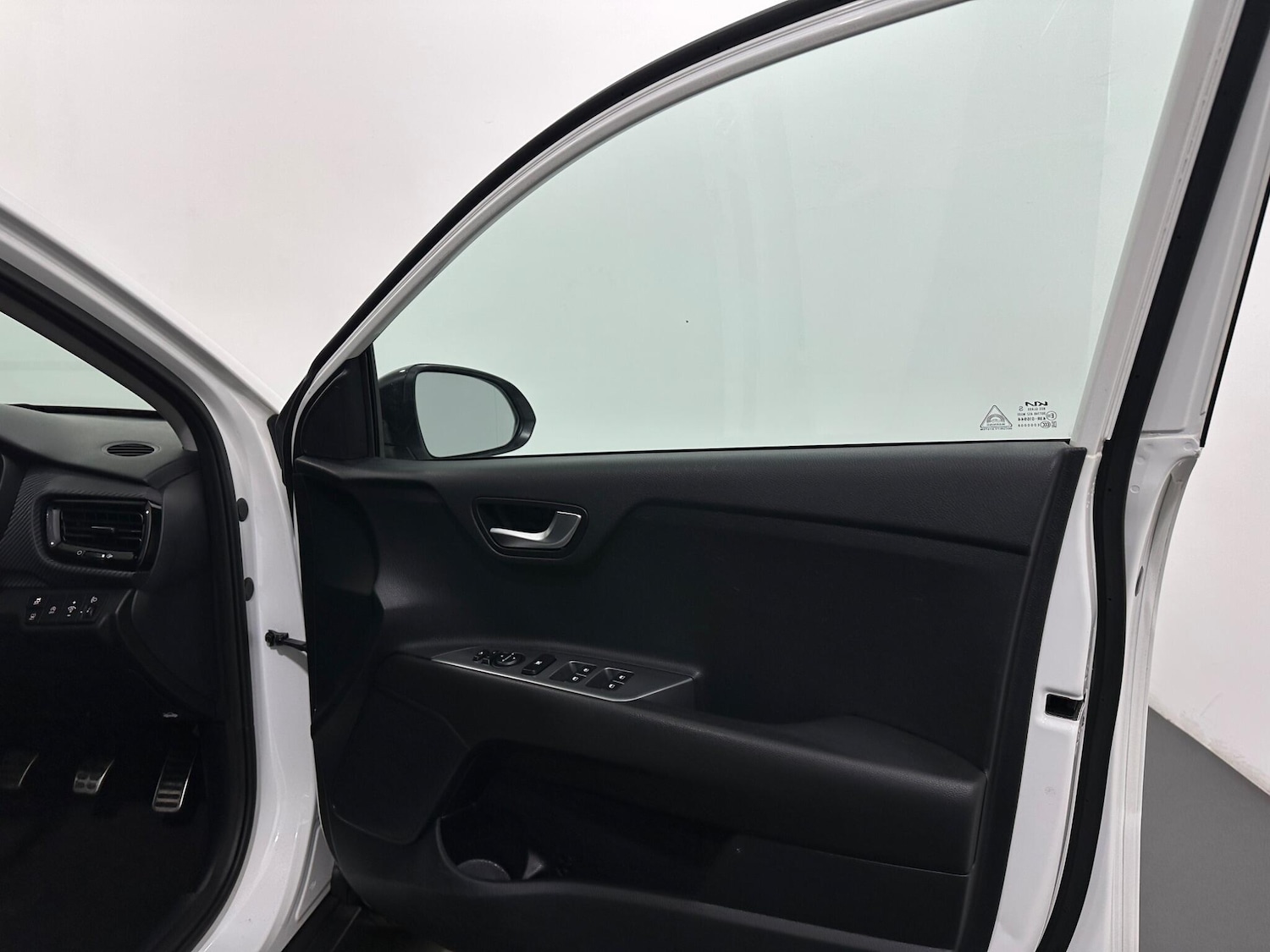 Used Kia Stonic 2022 for sale - 77144019: Photo 31