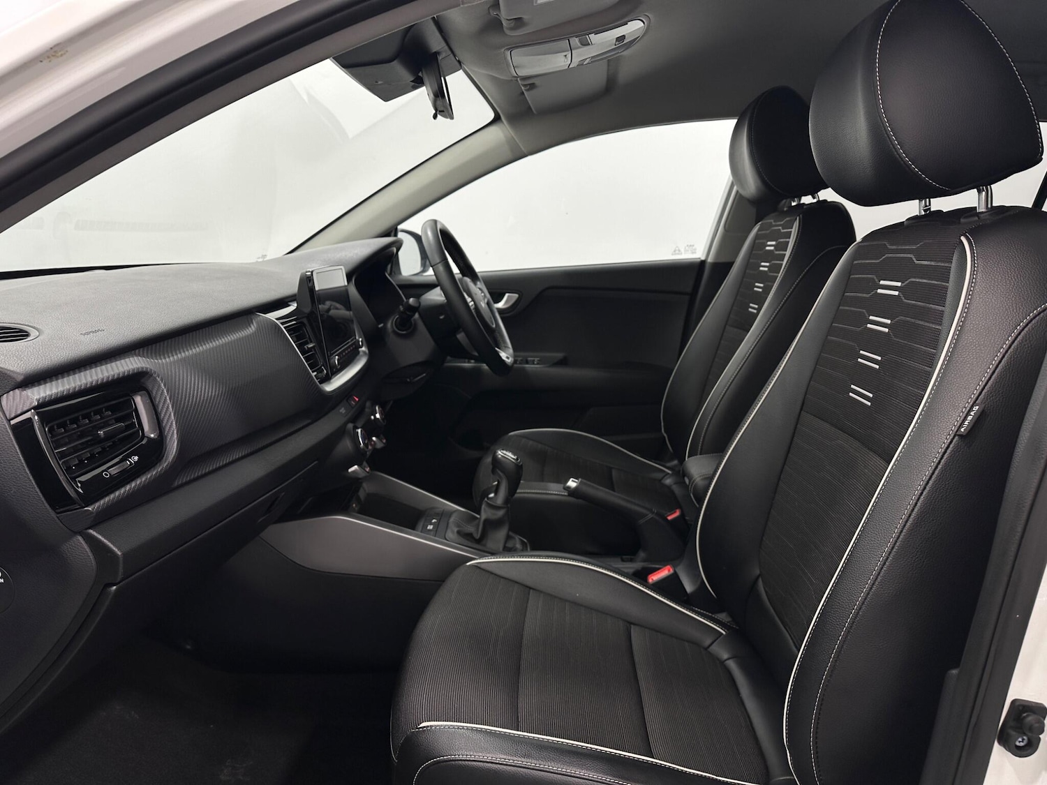 Used Kia Stonic 2022 for sale - 77144019: Photo 32