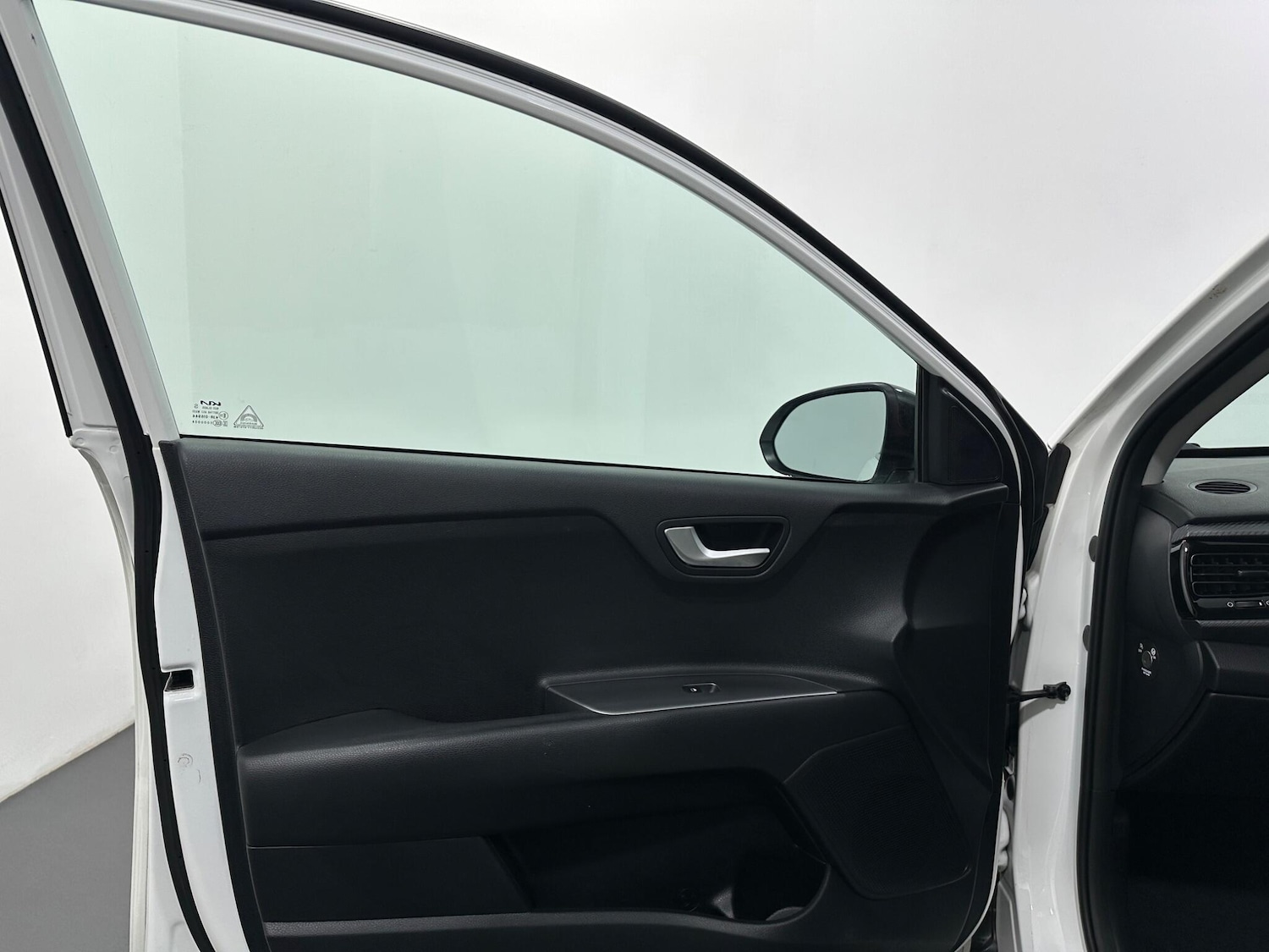 Used Kia Stonic 2022 for sale - 77144019: Photo 35