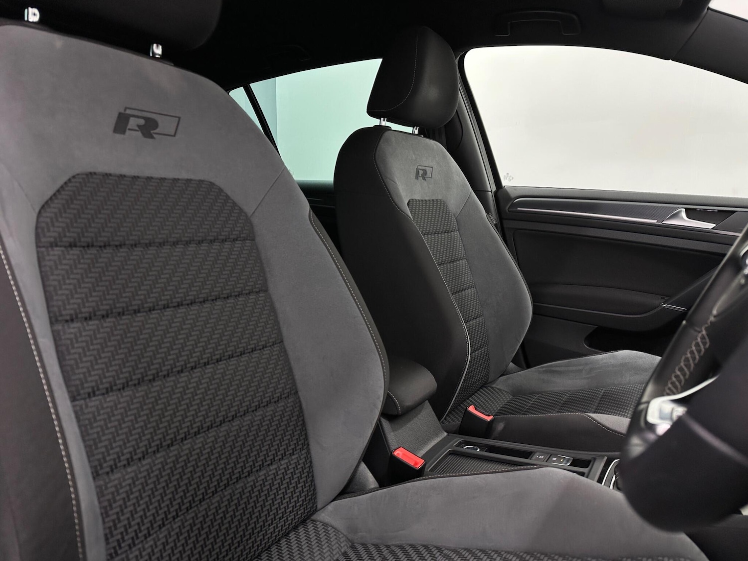 Used Volkswagen Golf 2020 for sale - 76878528: Photo 30