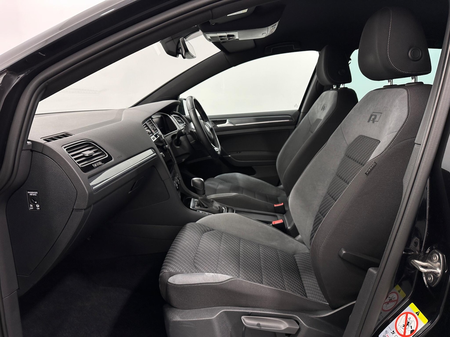 Used Volkswagen Golf 2020 for sale - 76878528: Photo 33