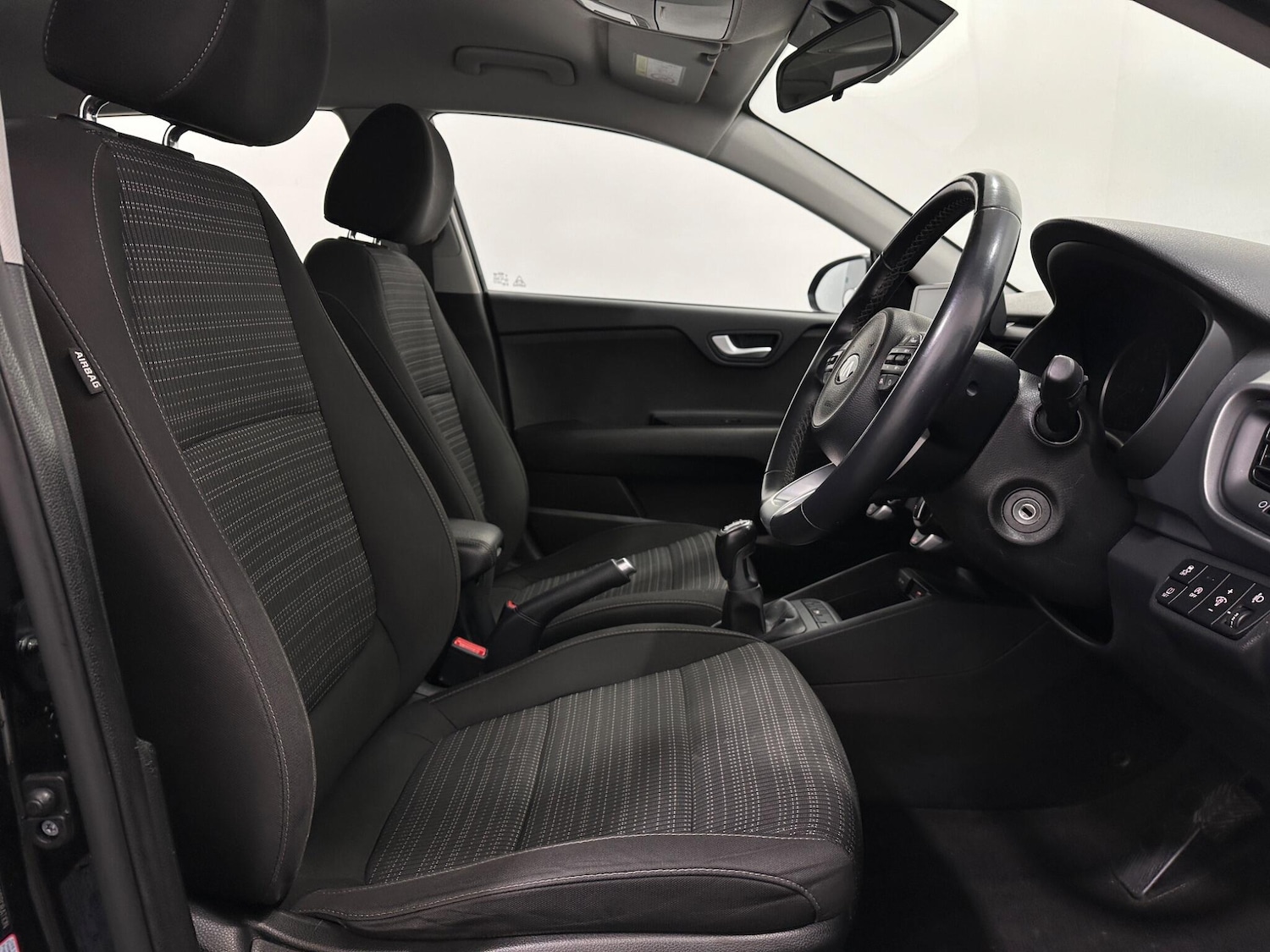 Used Kia Stonic for sale - 78220200: Photo 27