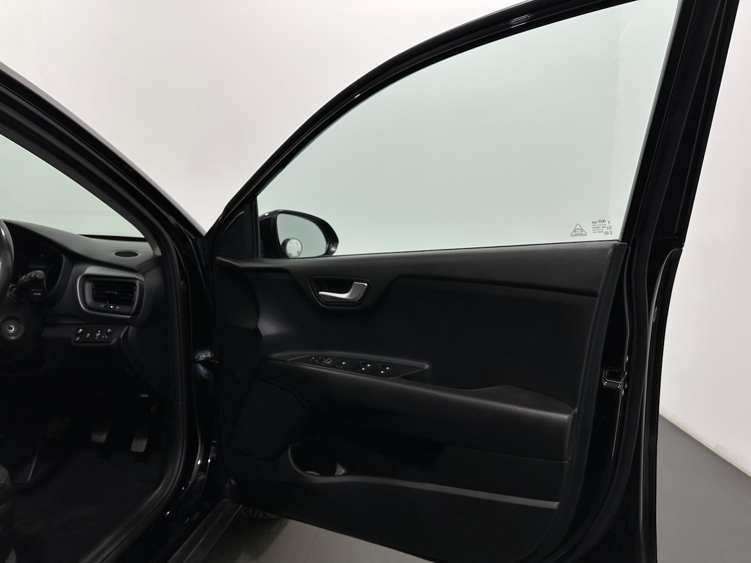 Used Kia Stonic for sale - 78220200: Photo 30