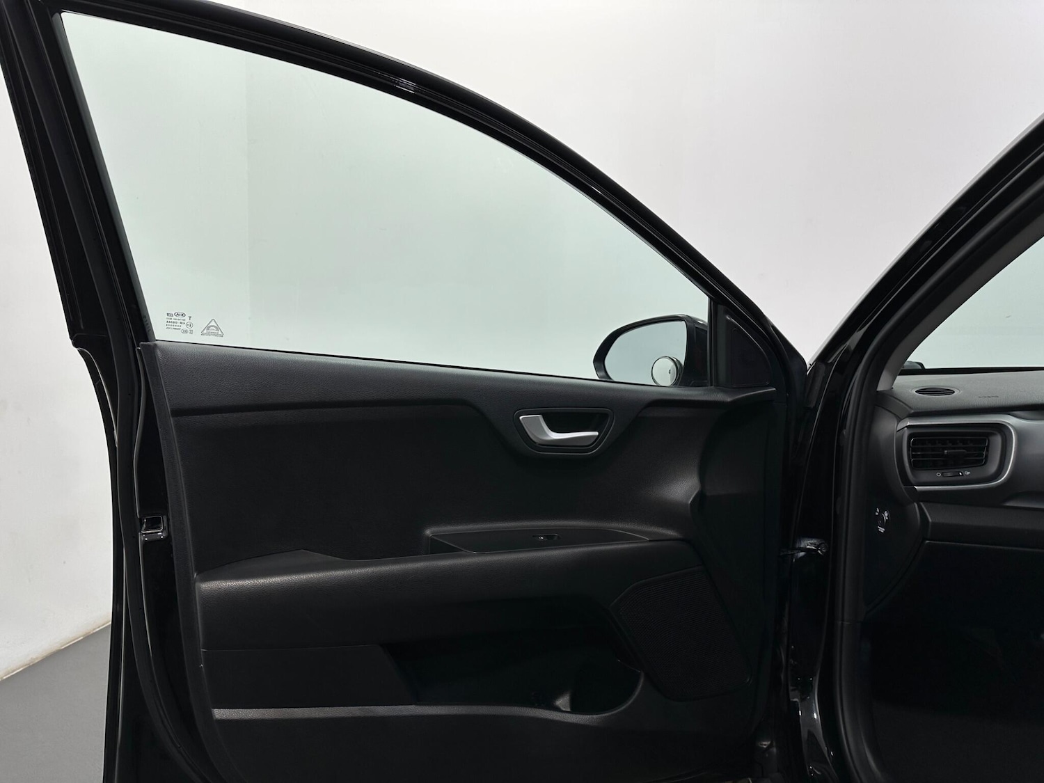 Used Kia Stonic for sale - 78220200: Photo 34