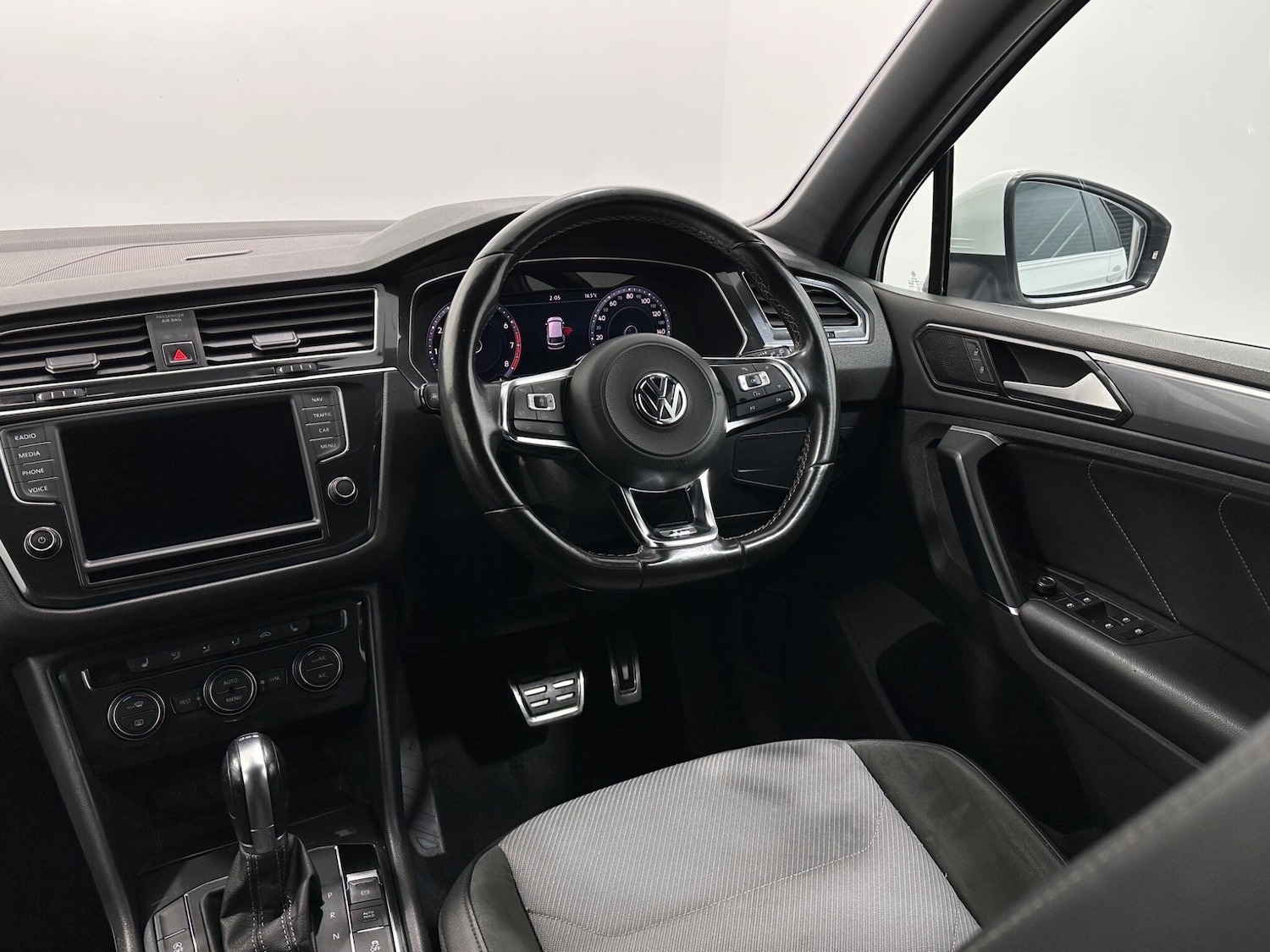 Used Volkswagen Tiguan 2017 for sale - 76878536: Photo 11