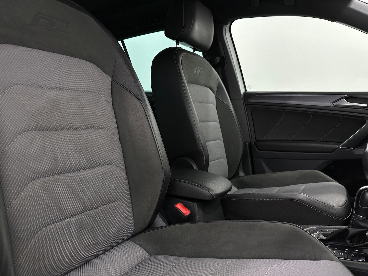 Used Volkswagen Tiguan 2017 for sale - 76878536: Photo 31