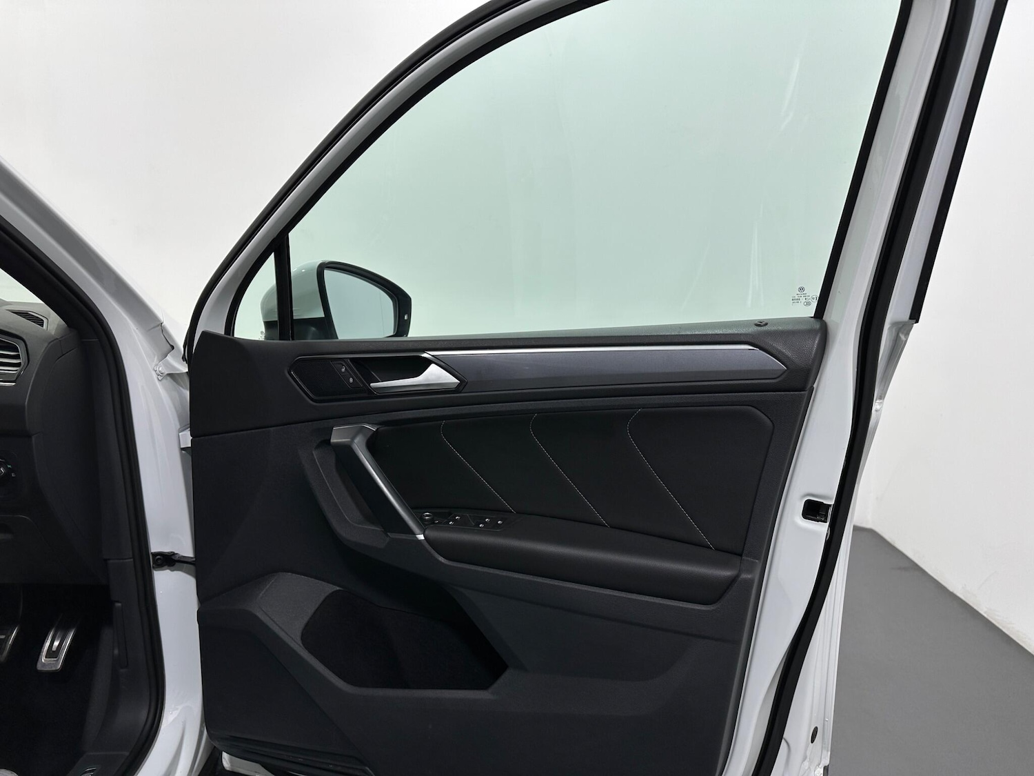 Used Volkswagen Tiguan 2017 for sale - 76878536: Photo 33