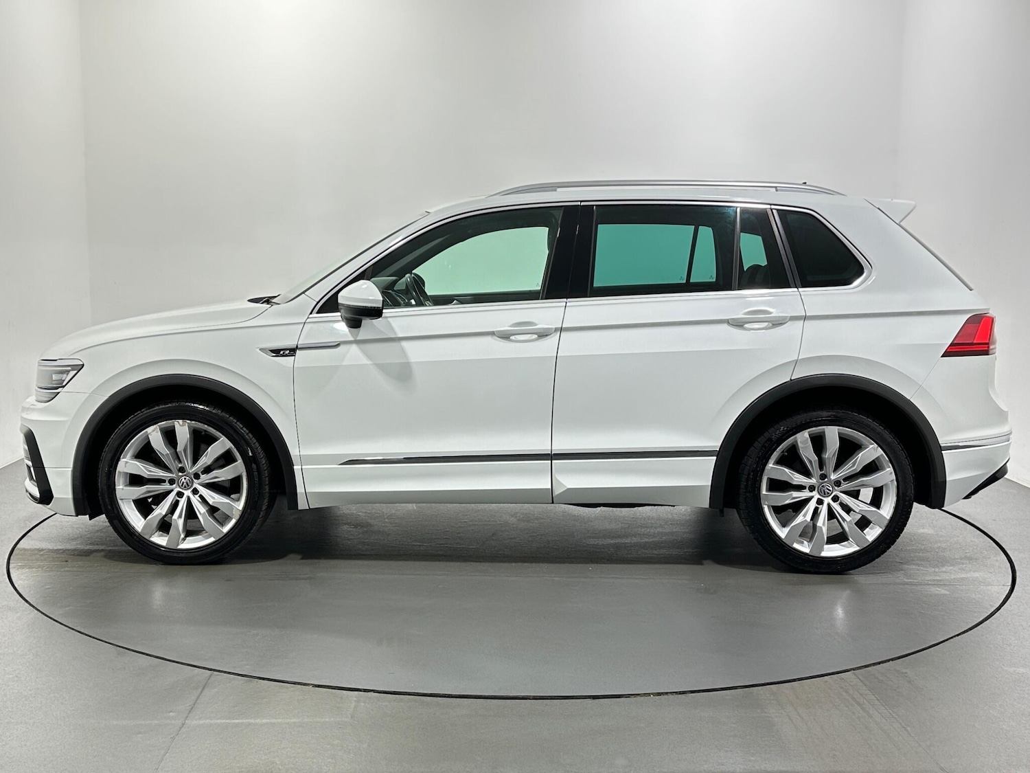 Used Volkswagen Tiguan 2017 for sale - 76878536: Photo 5