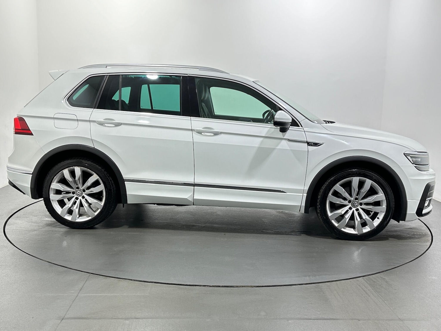 Used Volkswagen Tiguan 2017 for sale - 76878536: Photo 9
