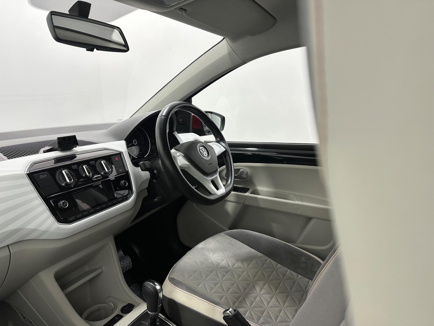 Used Volkswagen up! 2019 for sale - 76878963: Photo 22