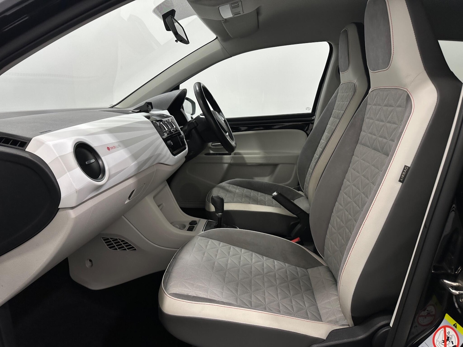 Used Volkswagen up! 2019 for sale - 76878963: Photo 27