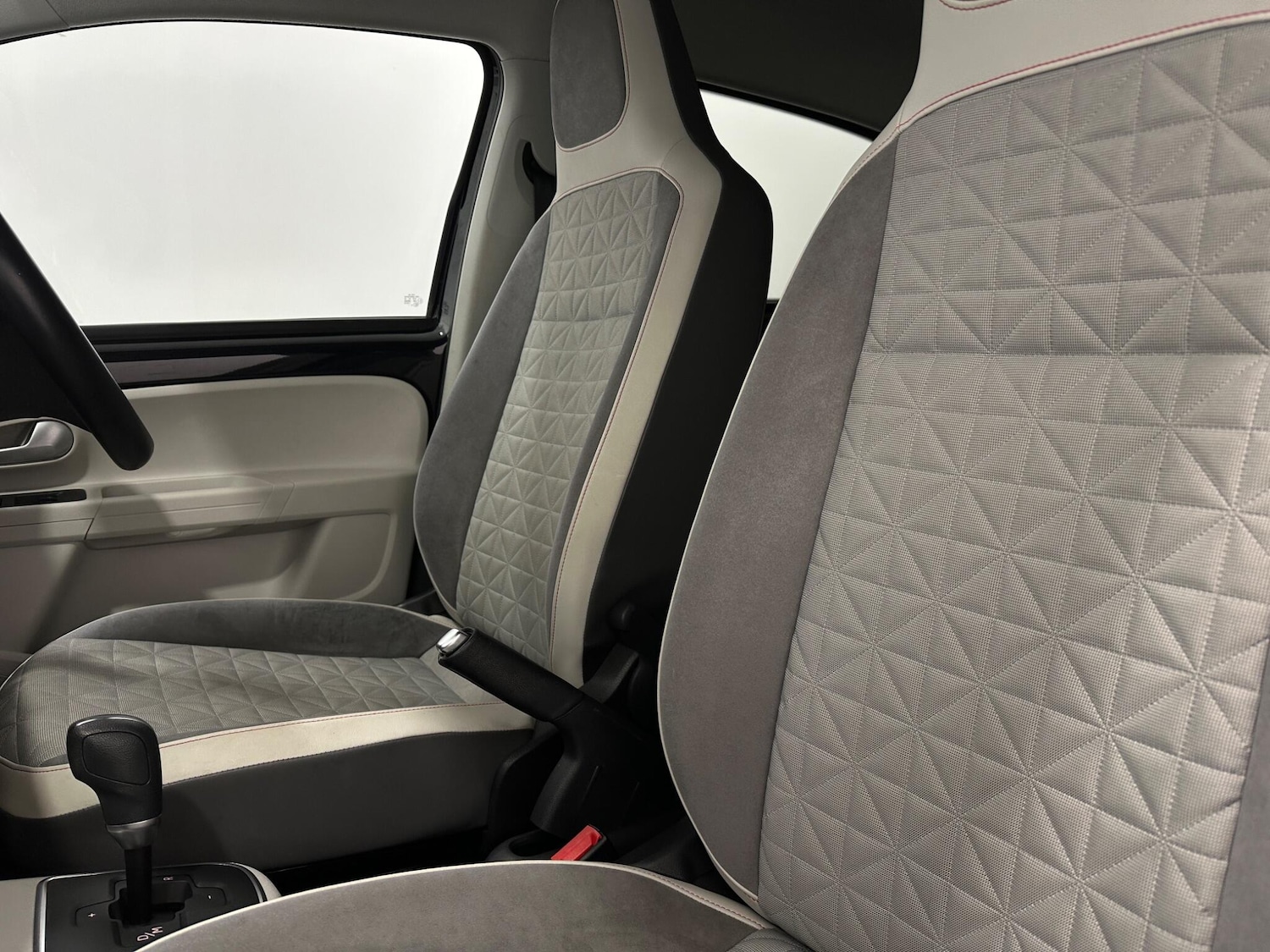 Used Volkswagen up! 2019 for sale - 76878963: Photo 28