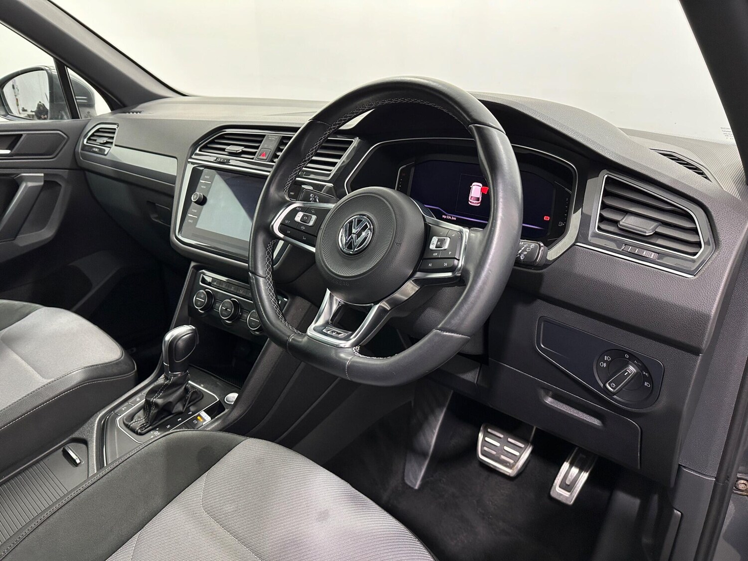 Used Volkswagen Tiguan for sale - 77497512: Photo 10